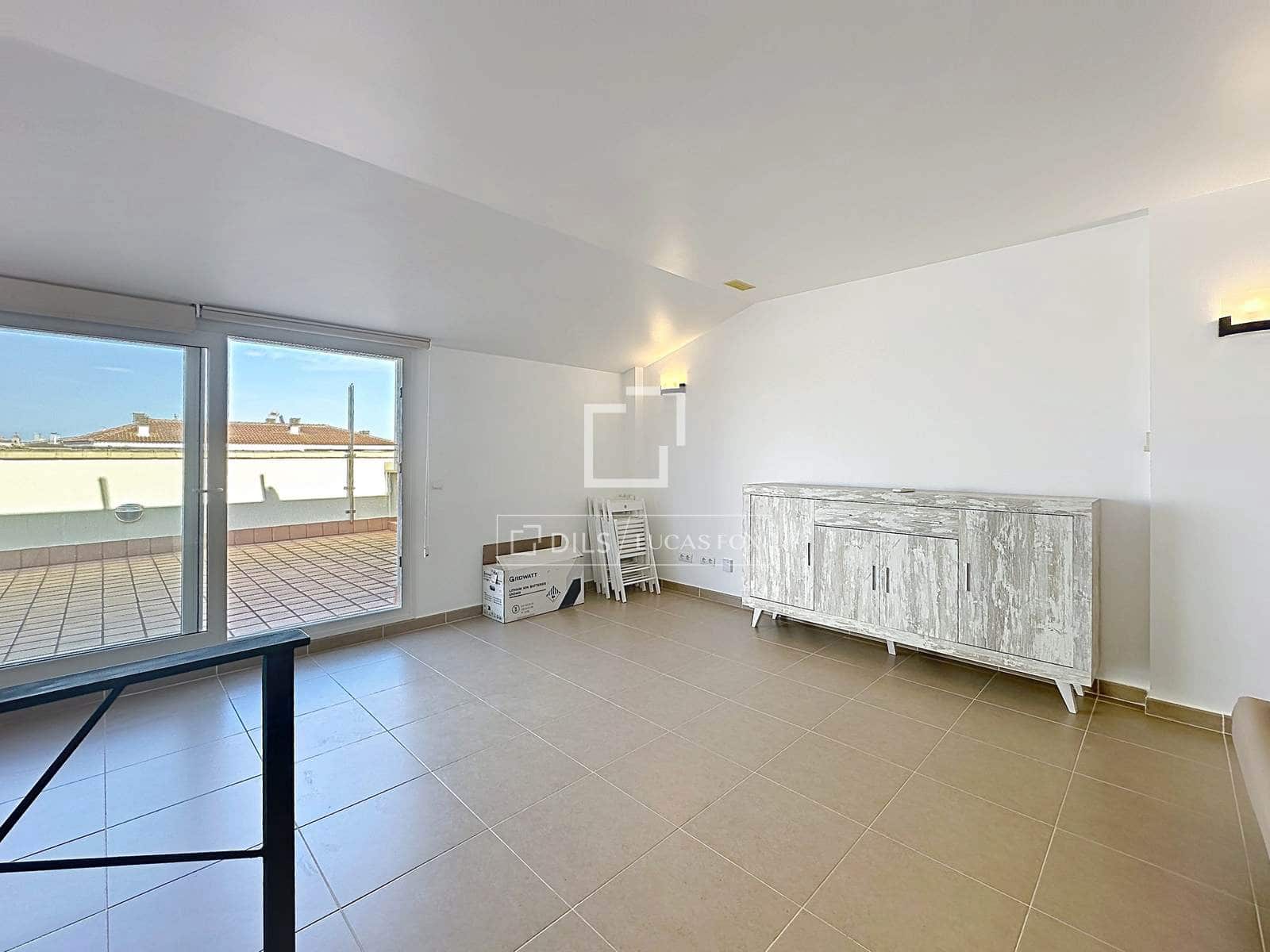 3 bedroom Apartment for rent in Ciutadella de Menorca - € 1,600 (Ref: 10081750)
