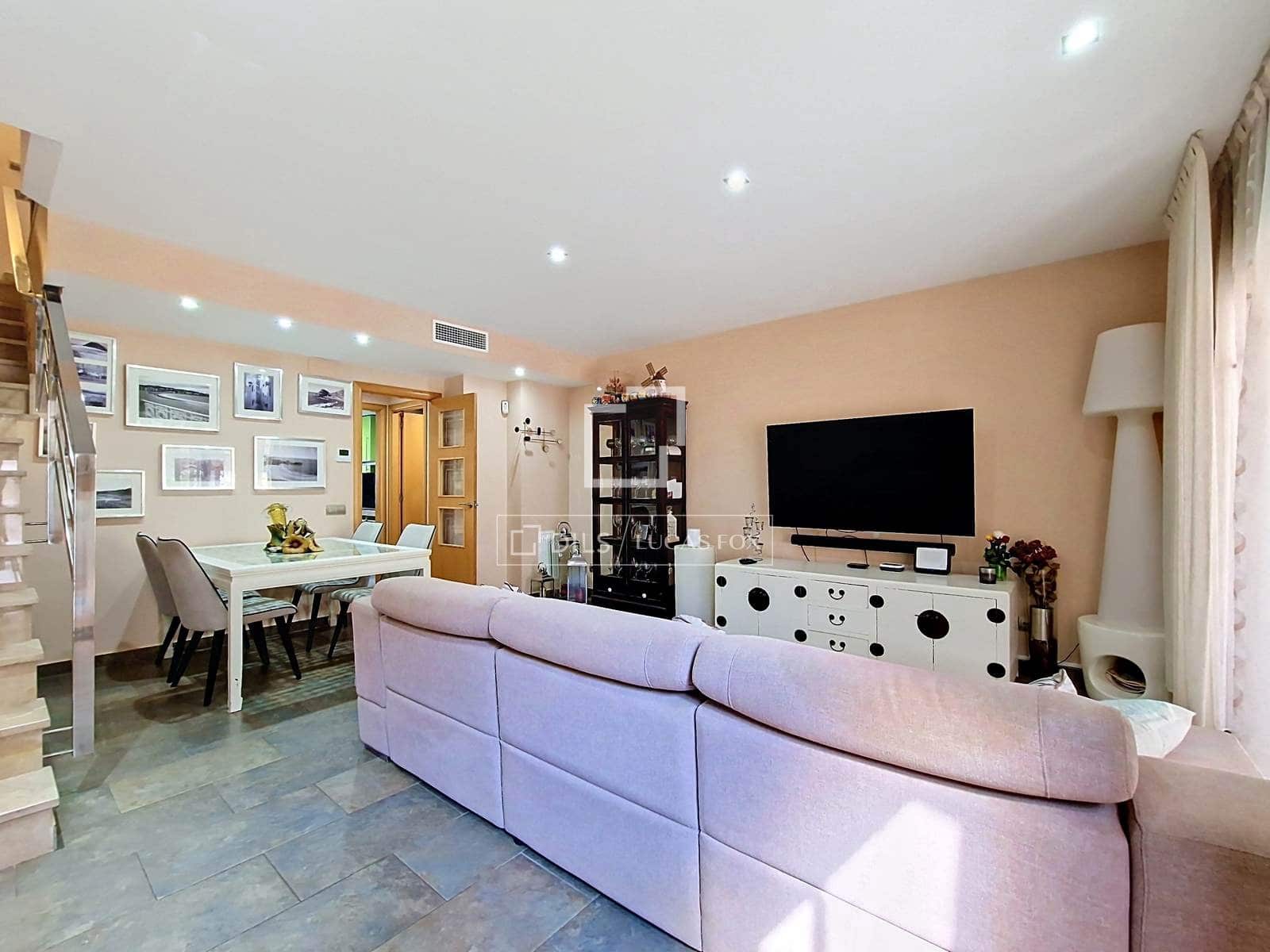 3 bedroom Villa for sale in Cubelles with garage - € 450,000 (Ref: 10082178)
