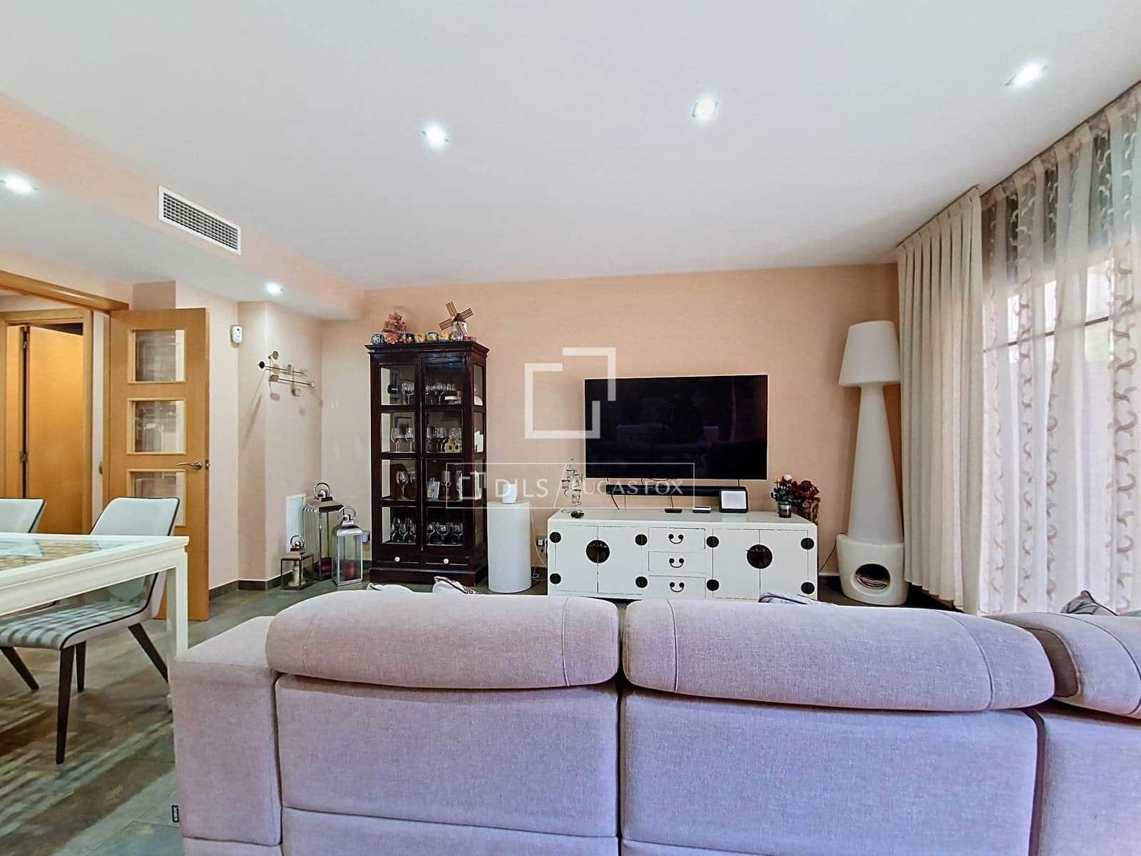 3 bedroom Villa for sale in Cubelles with garage - € 450,000 (Ref: 10082178)