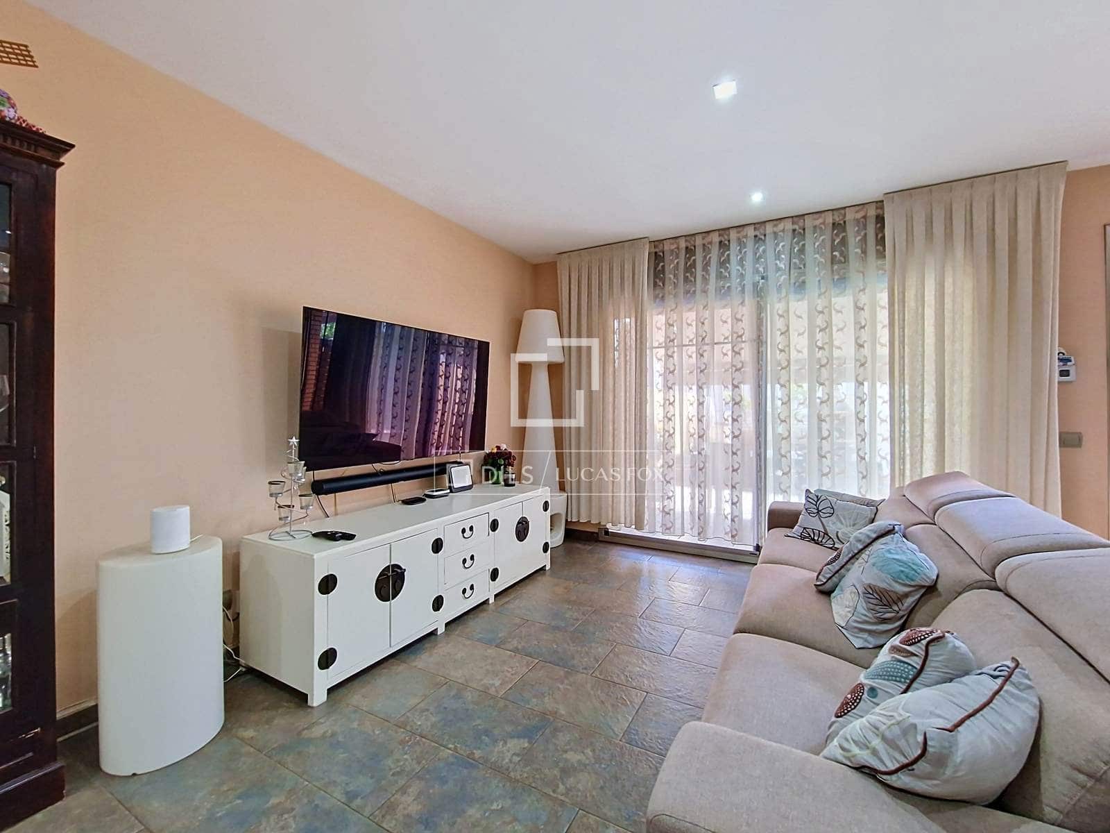 3 bedroom Villa for sale in Cubelles with garage - € 450,000 (Ref: 10082178)