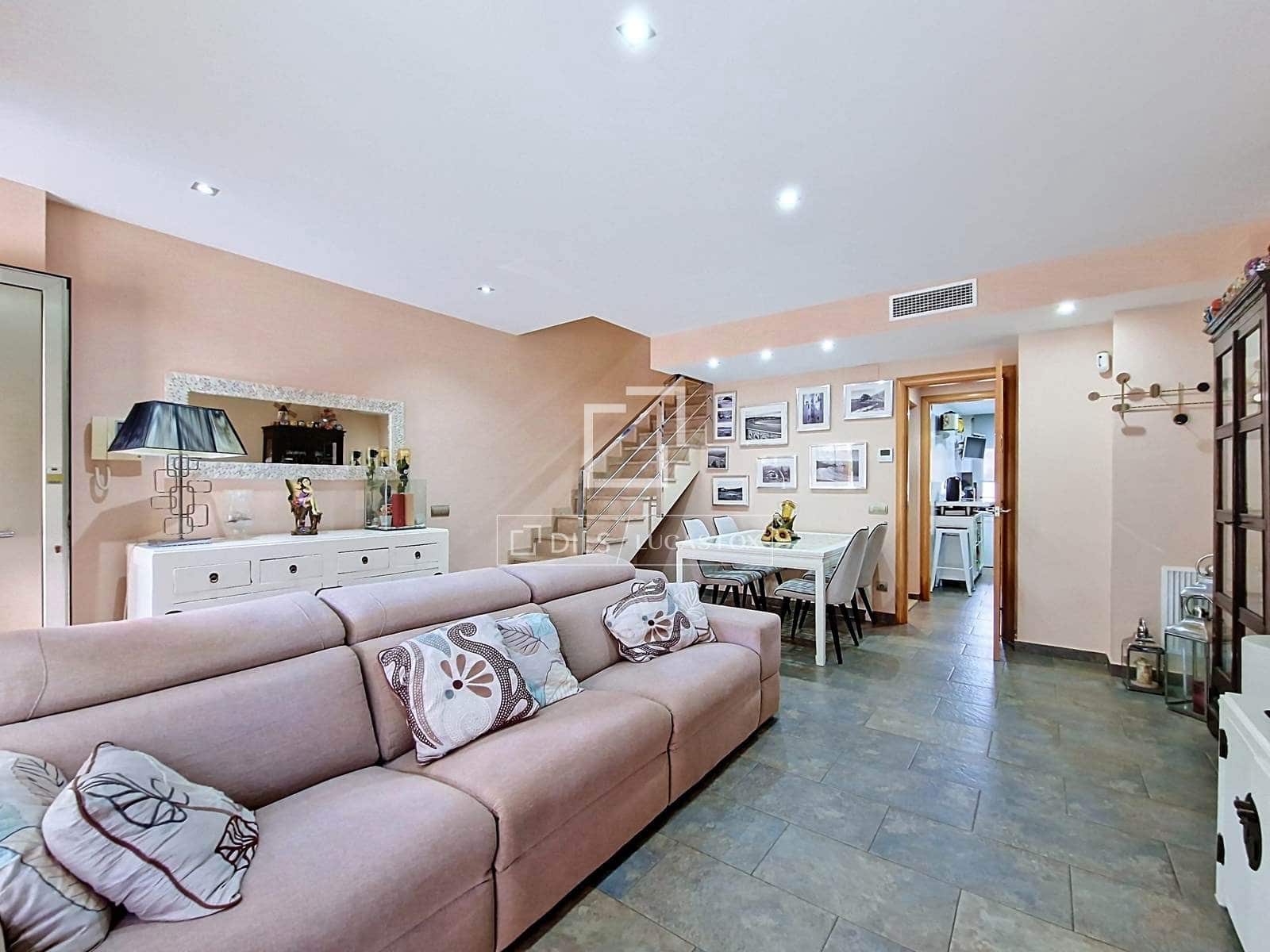 3 bedroom Villa for sale in Cubelles with garage - € 450,000 (Ref: 10082178)