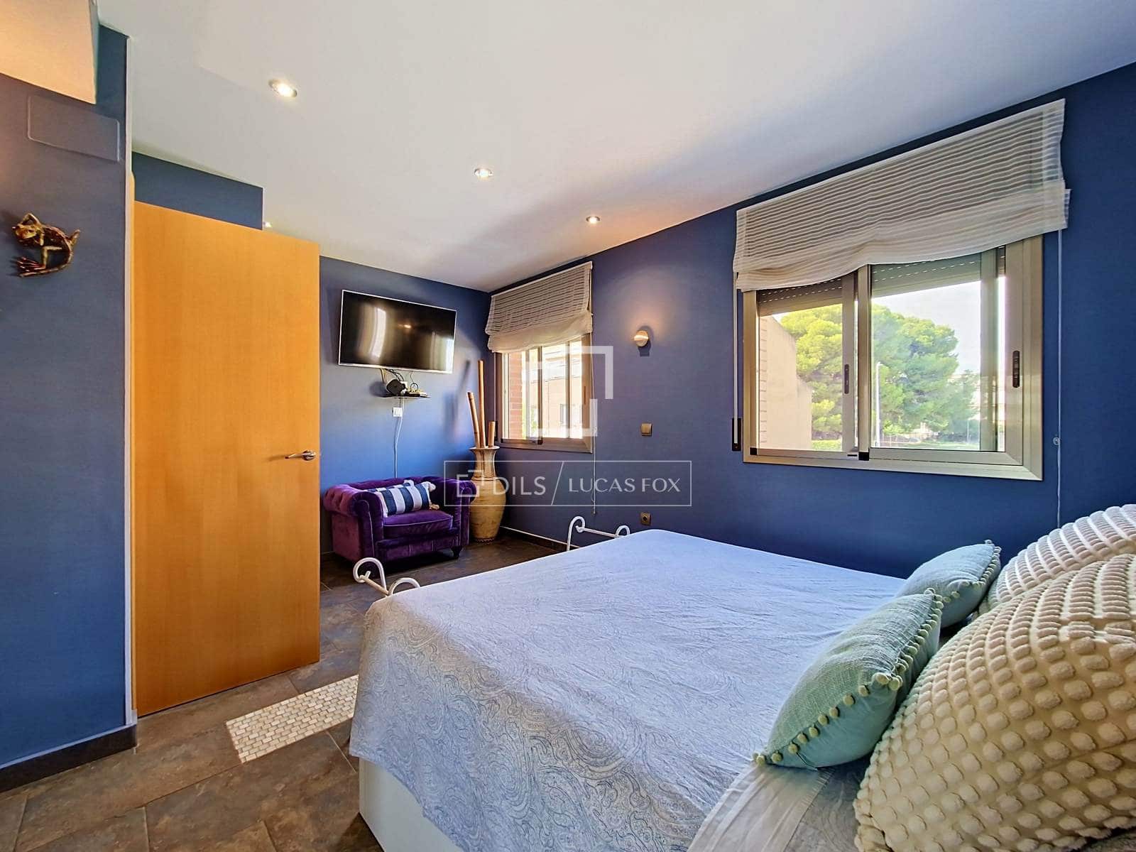 3 bedroom Villa for sale in Cubelles with garage - € 450,000 (Ref: 10082178)