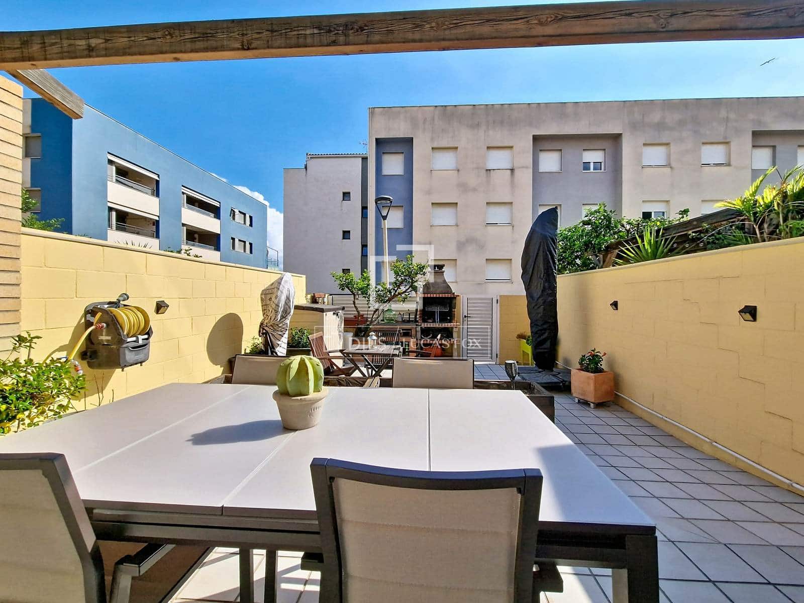 3 bedroom Villa for sale in Cubelles with garage - € 450,000 (Ref: 10082178)