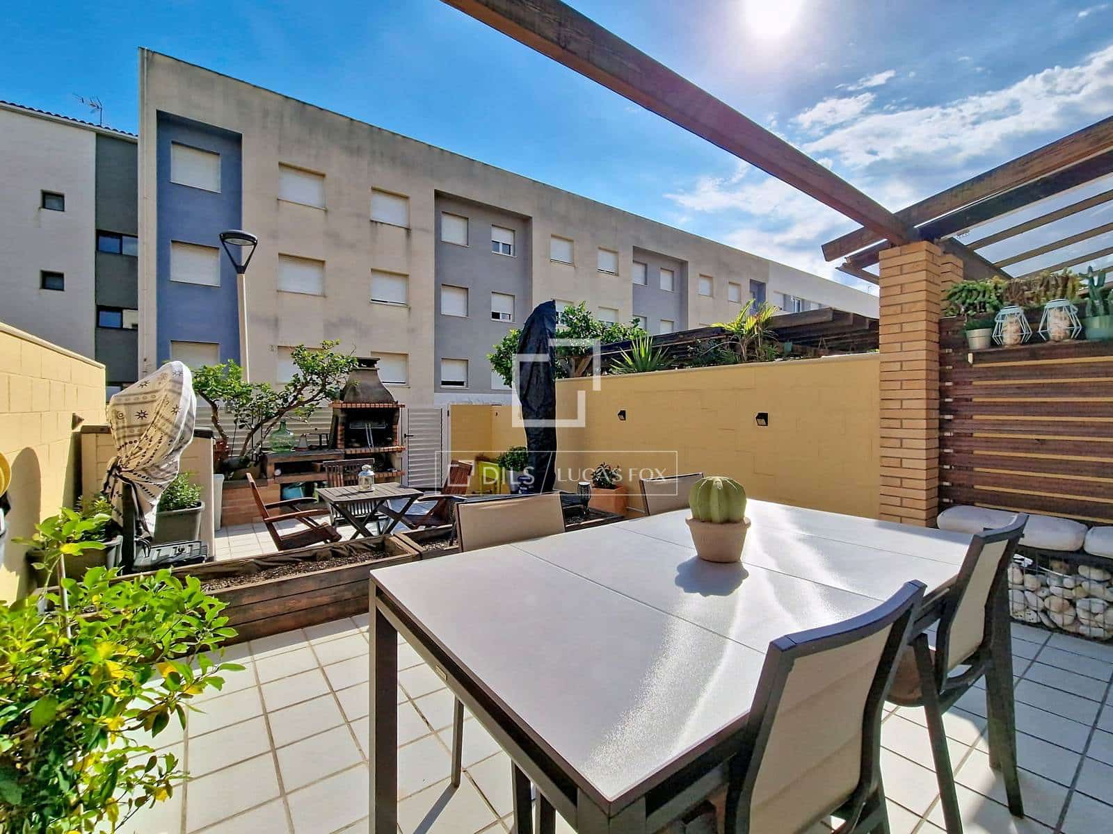 3 bedroom Villa for sale in Cubelles with garage - € 450,000 (Ref: 10082178)