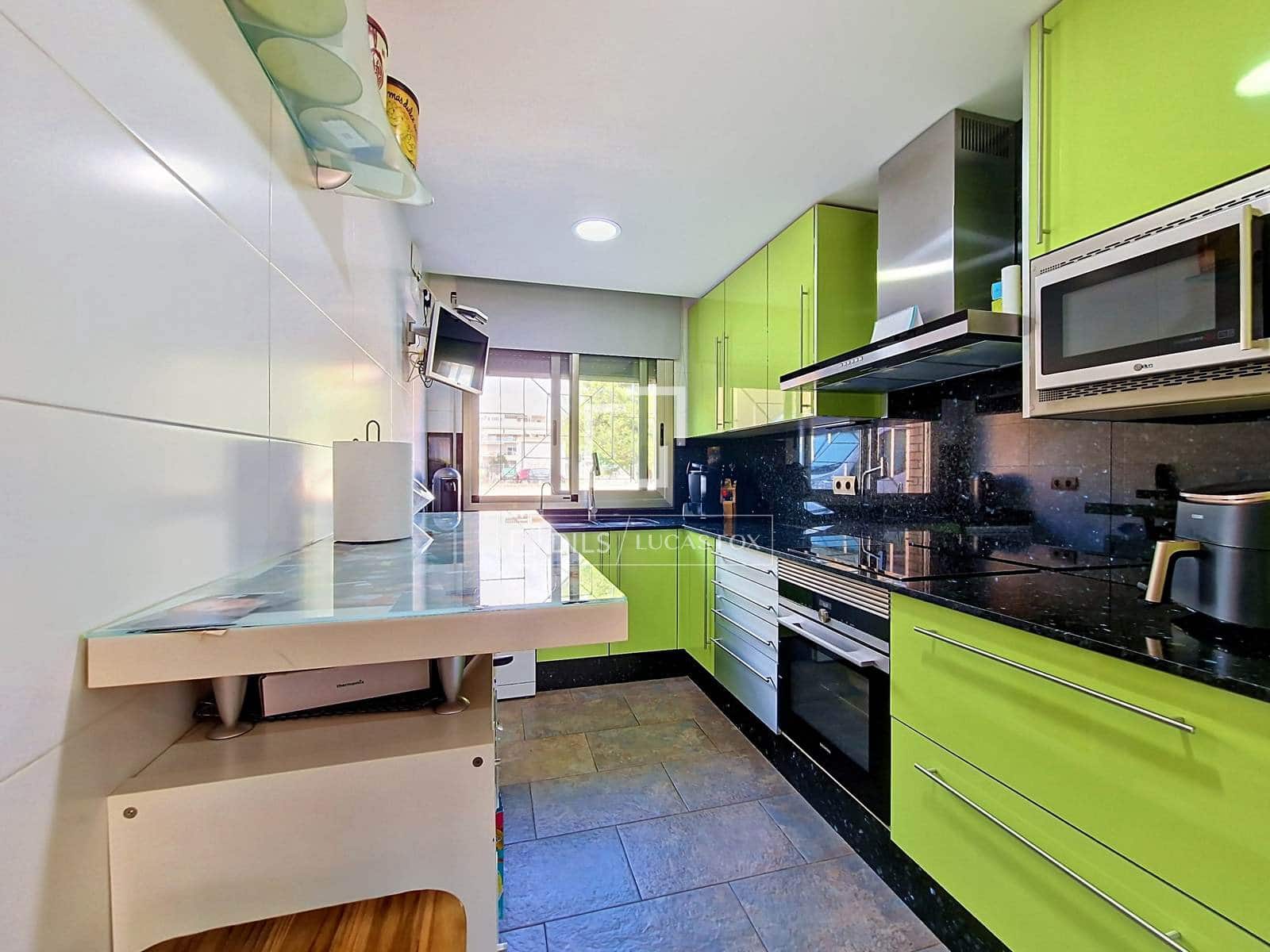 3 bedroom Villa for sale in Cubelles with garage - € 450,000 (Ref: 10082178)