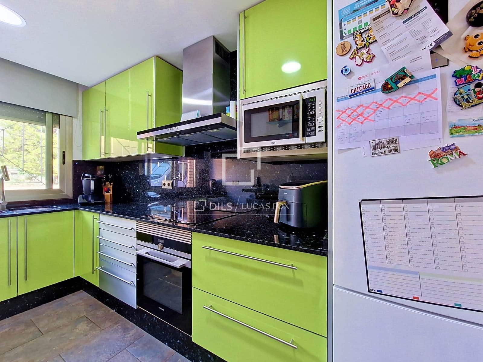 3 bedroom Villa for sale in Cubelles with garage - € 450,000 (Ref: 10082178)