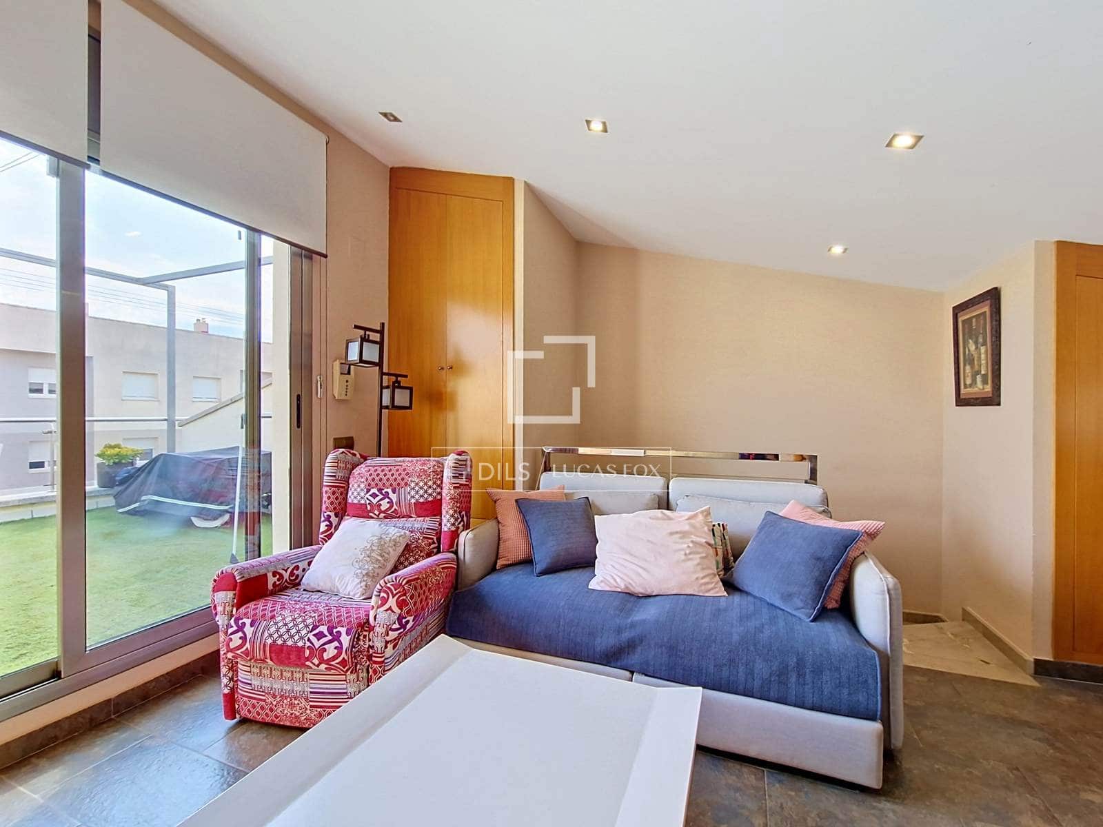 3 bedroom Villa for sale in Cubelles with garage - € 450,000 (Ref: 10082178)