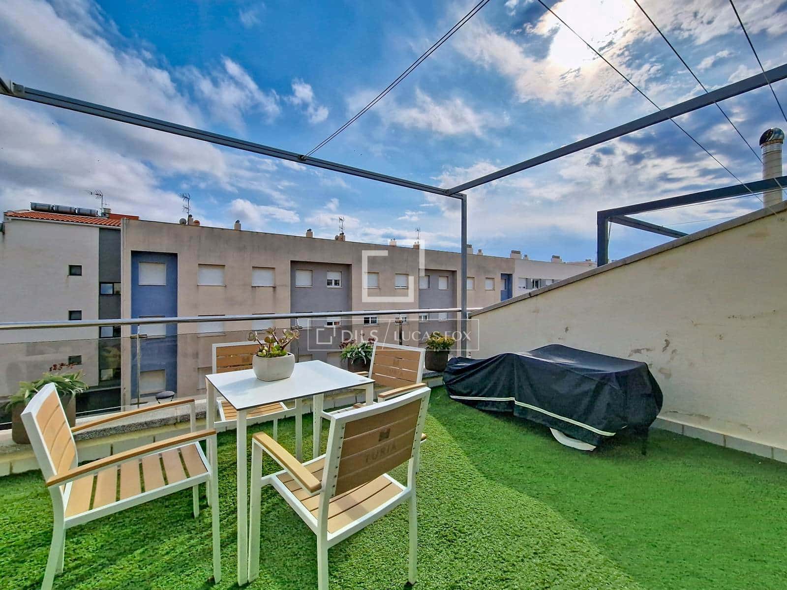 3 bedroom Villa for sale in Cubelles with garage - € 450,000 (Ref: 10082178)