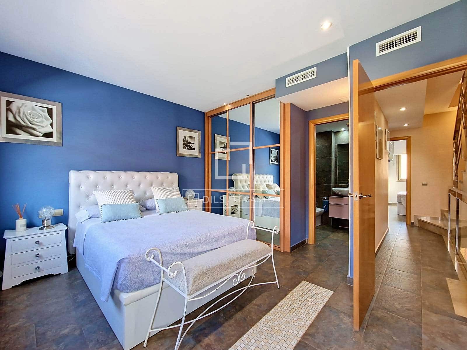 3 bedroom Villa for sale in Cubelles with garage - € 450,000 (Ref: 10082178)