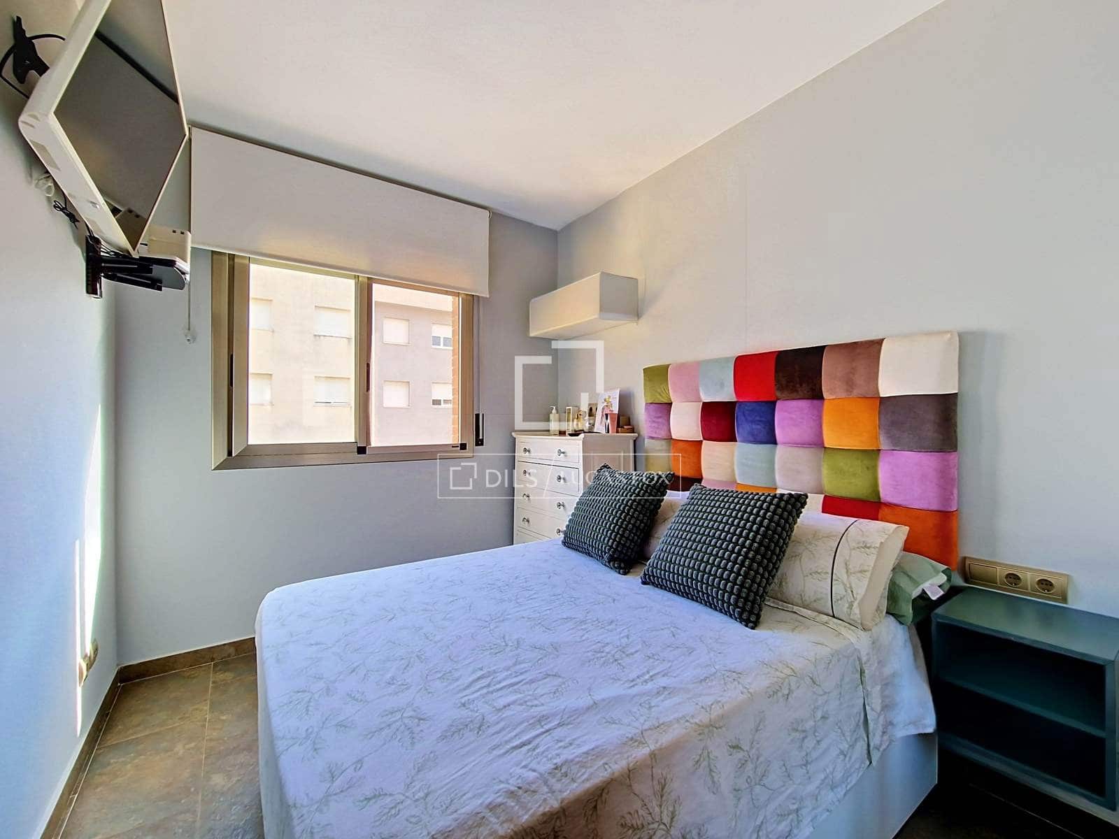 3 bedroom Villa for sale in Cubelles with garage - € 450,000 (Ref: 10082178)