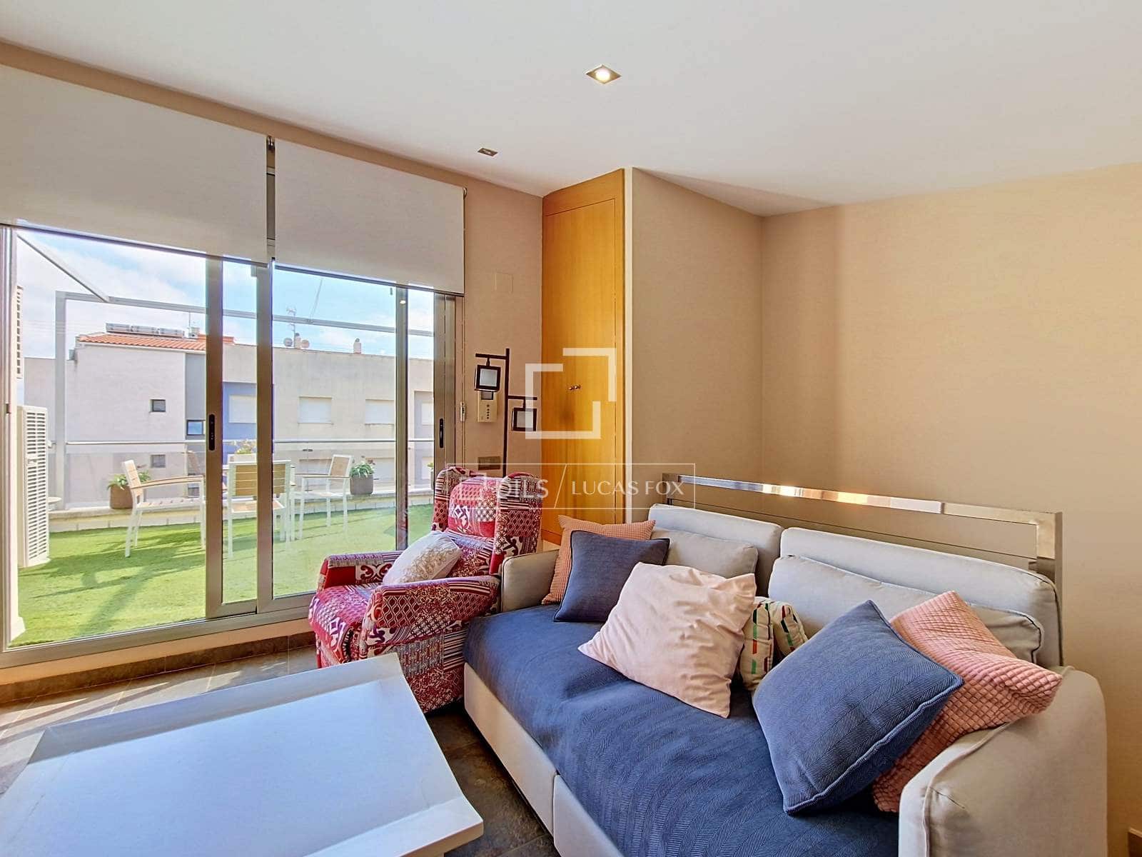 3 bedroom Villa for sale in Cubelles with garage - € 450,000 (Ref: 10082178)