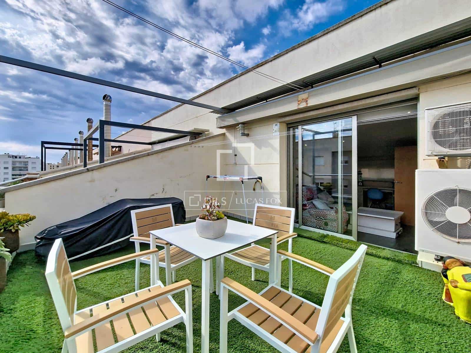 3 bedroom Villa for sale in Cubelles with garage - € 450,000 (Ref: 10082178)
