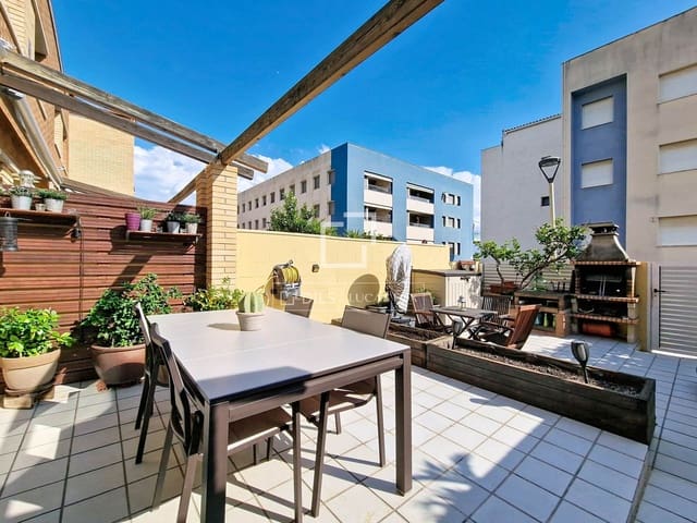 3 bedroom Villa for sale in Cubelles with garage - € 450,000 (Ref: 10082178)