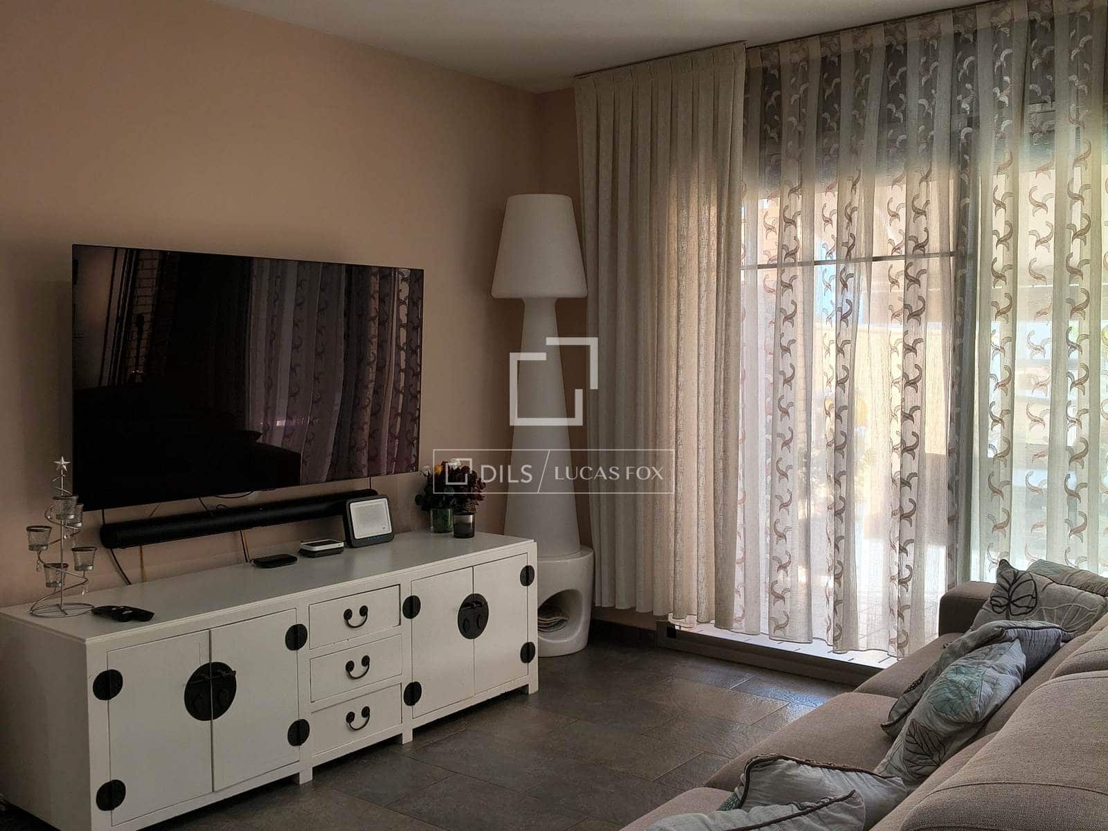 3 bedroom Villa for sale in Cubelles with garage - € 450,000 (Ref: 10082178)
