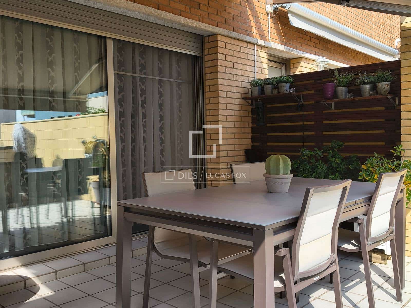 3 bedroom Villa for sale in Cubelles with garage - € 450,000 (Ref: 10082178)