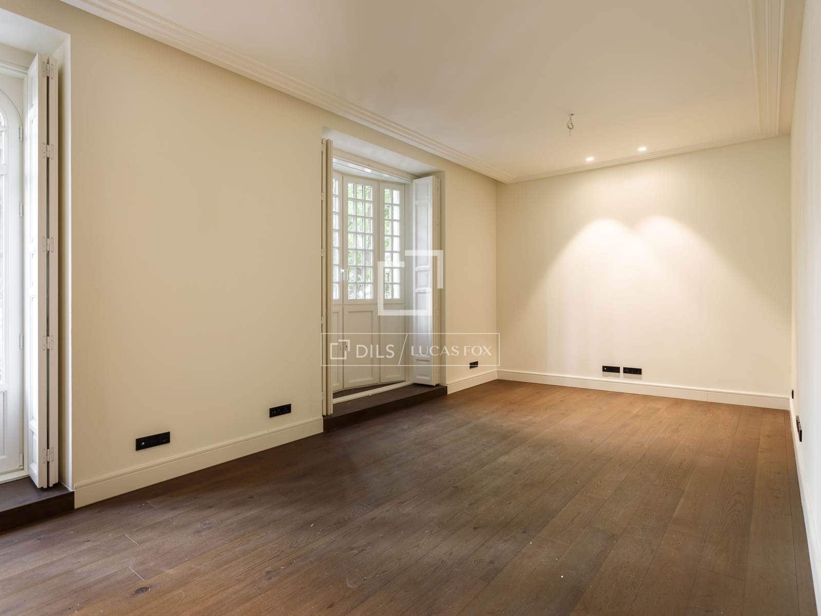 3 quarto Apartamento para arrendar em Madrid cidade com piscina - 8 500 € (Ref: 10086731)