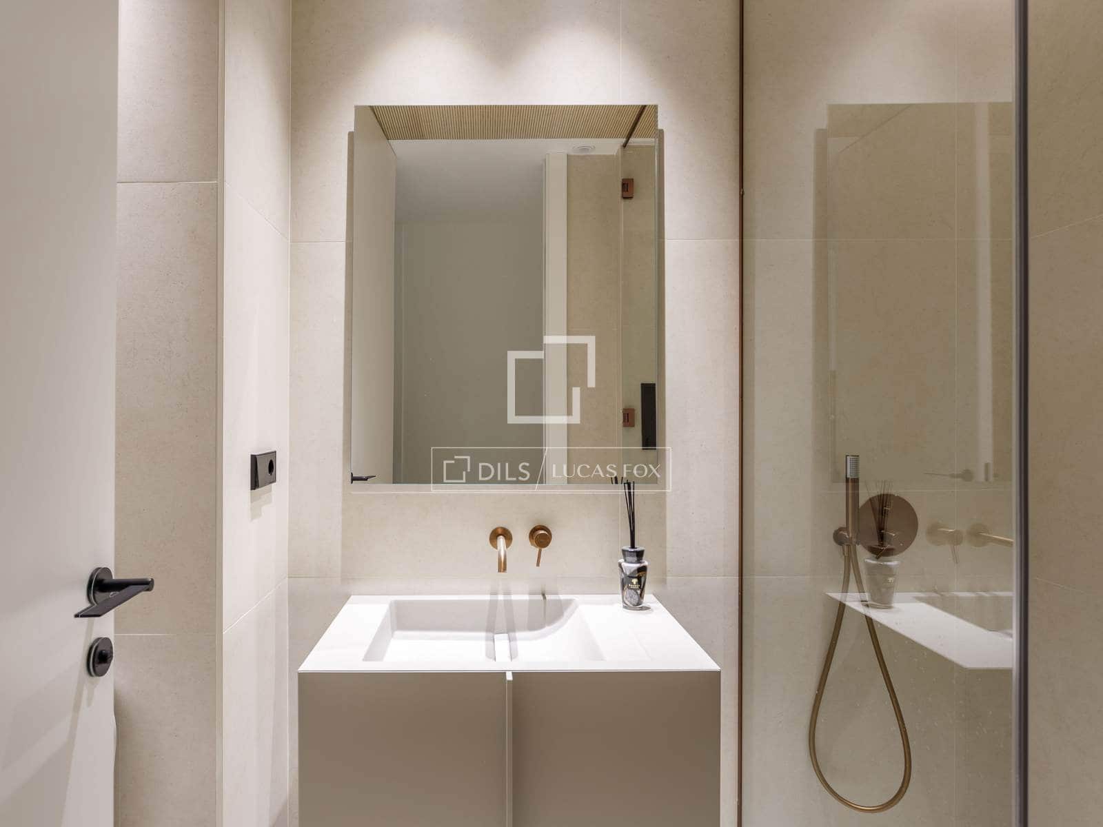 3 quarto Apartamento para arrendar em Madrid cidade com piscina - 8 500 € (Ref: 10086731)