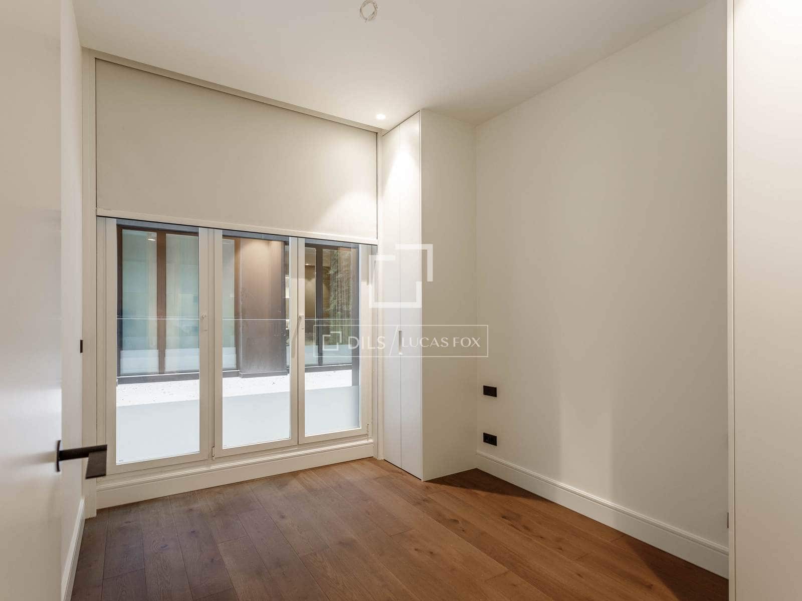 3 quarto Apartamento para arrendar em Madrid cidade com piscina - 8 500 € (Ref: 10086731)