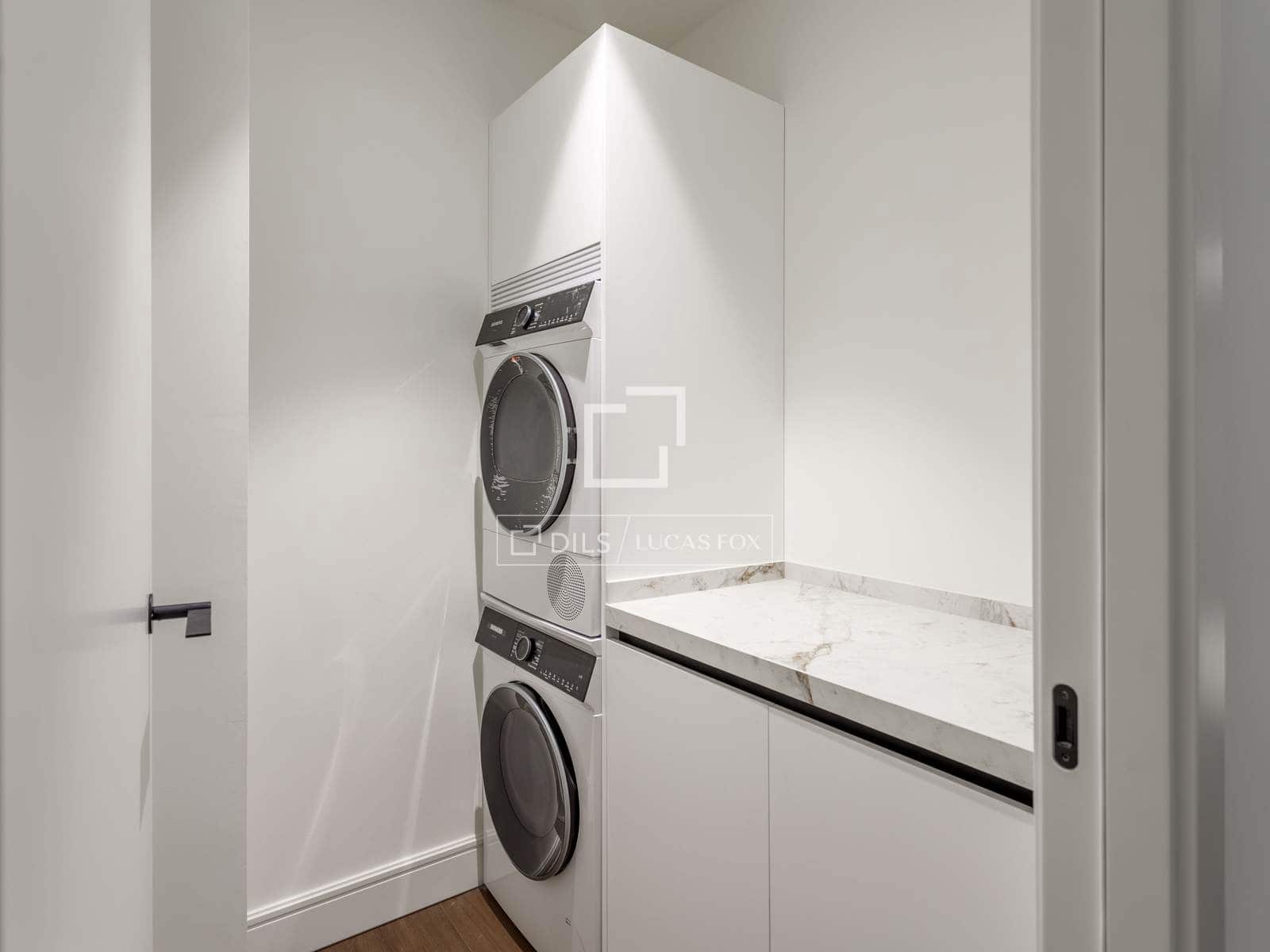 3 quarto Apartamento para arrendar em Madrid cidade com piscina - 8 500 € (Ref: 10086731)
