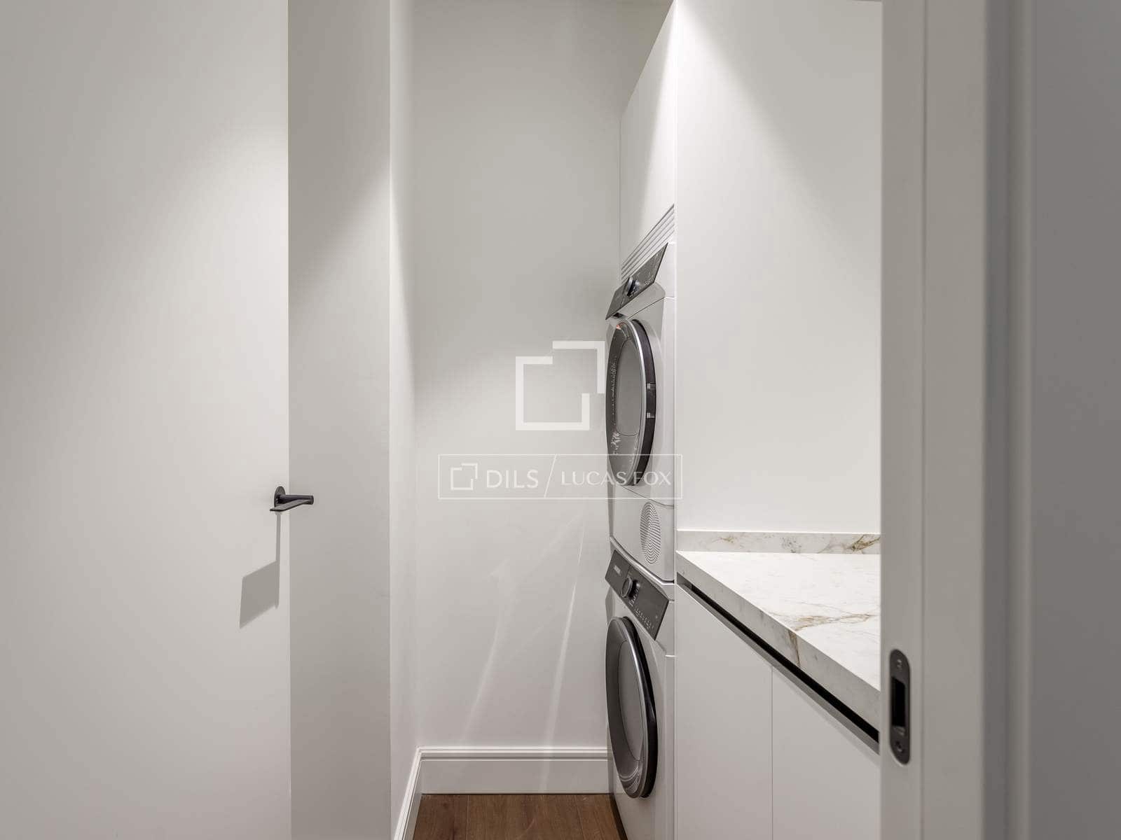 3 quarto Apartamento para arrendar em Madrid cidade com piscina - 8 500 € (Ref: 10086731)