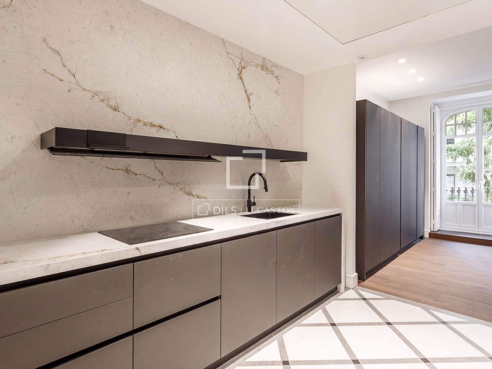 3 quarto Apartamento para arrendar em Madrid cidade com piscina - 8 500 € (Ref: 10086731)