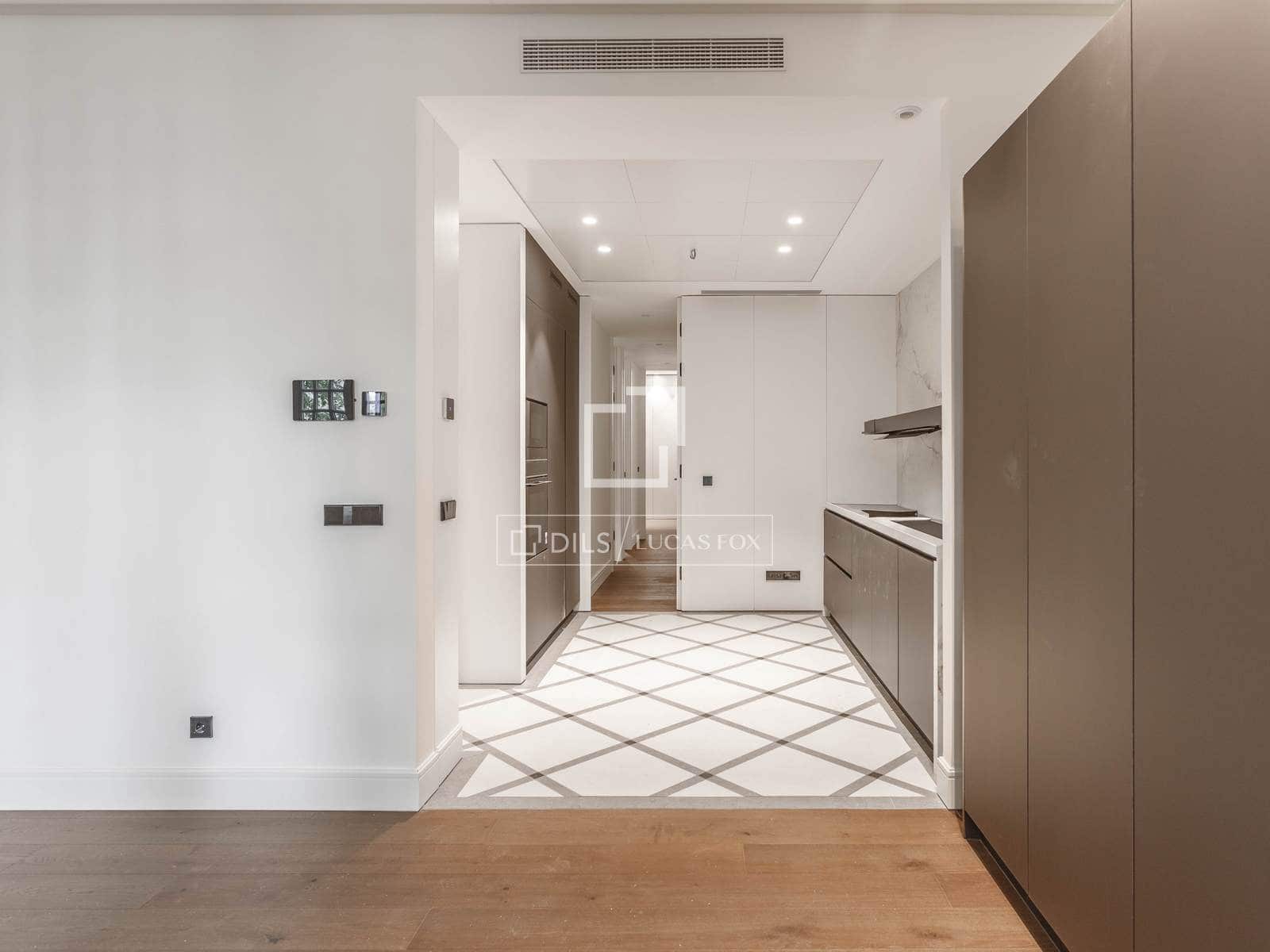 3 quarto Apartamento para arrendar em Madrid cidade com piscina - 8 500 € (Ref: 10086731)