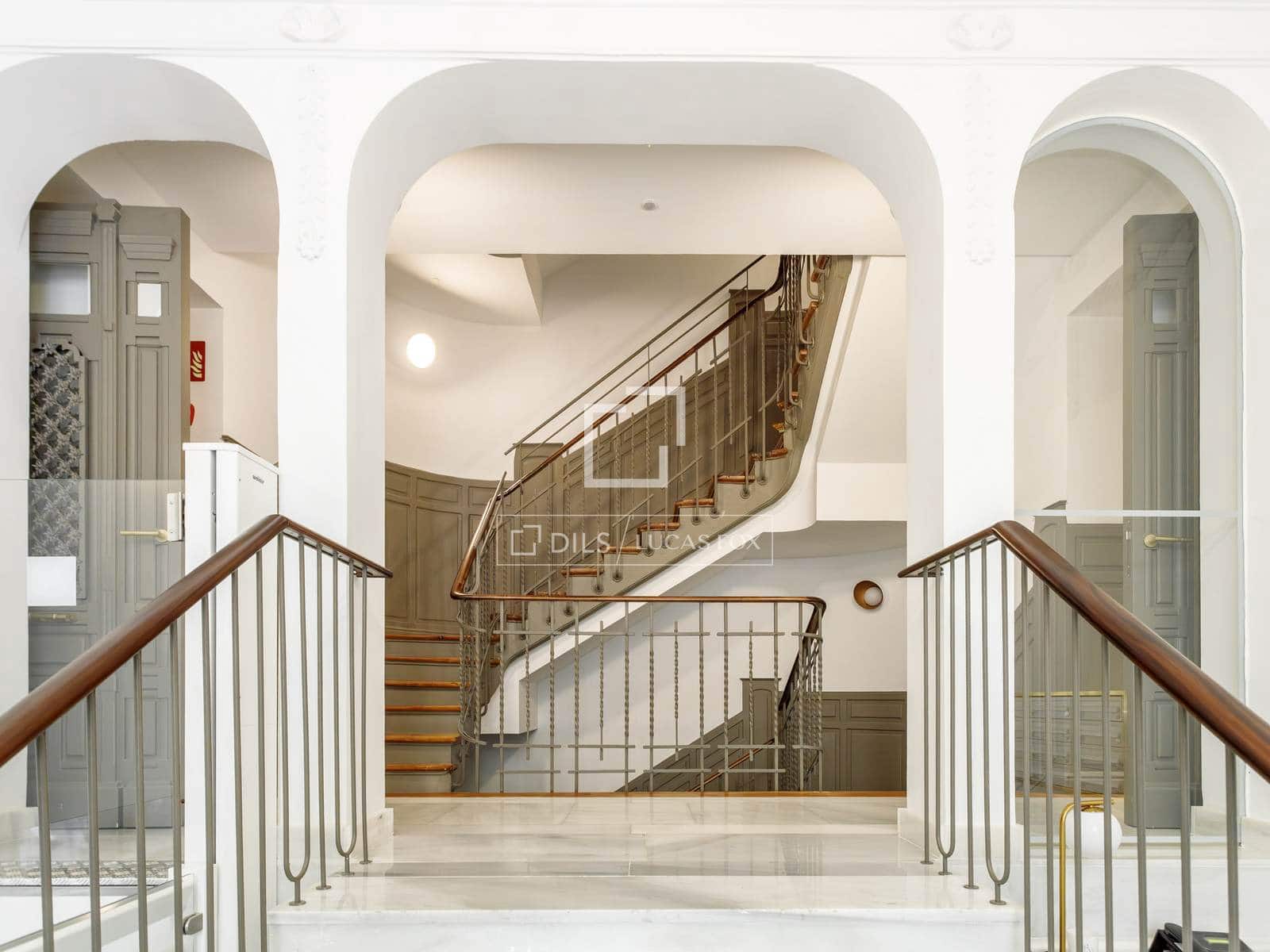 3 quarto Apartamento para arrendar em Madrid cidade com piscina - 8 500 € (Ref: 10086731)