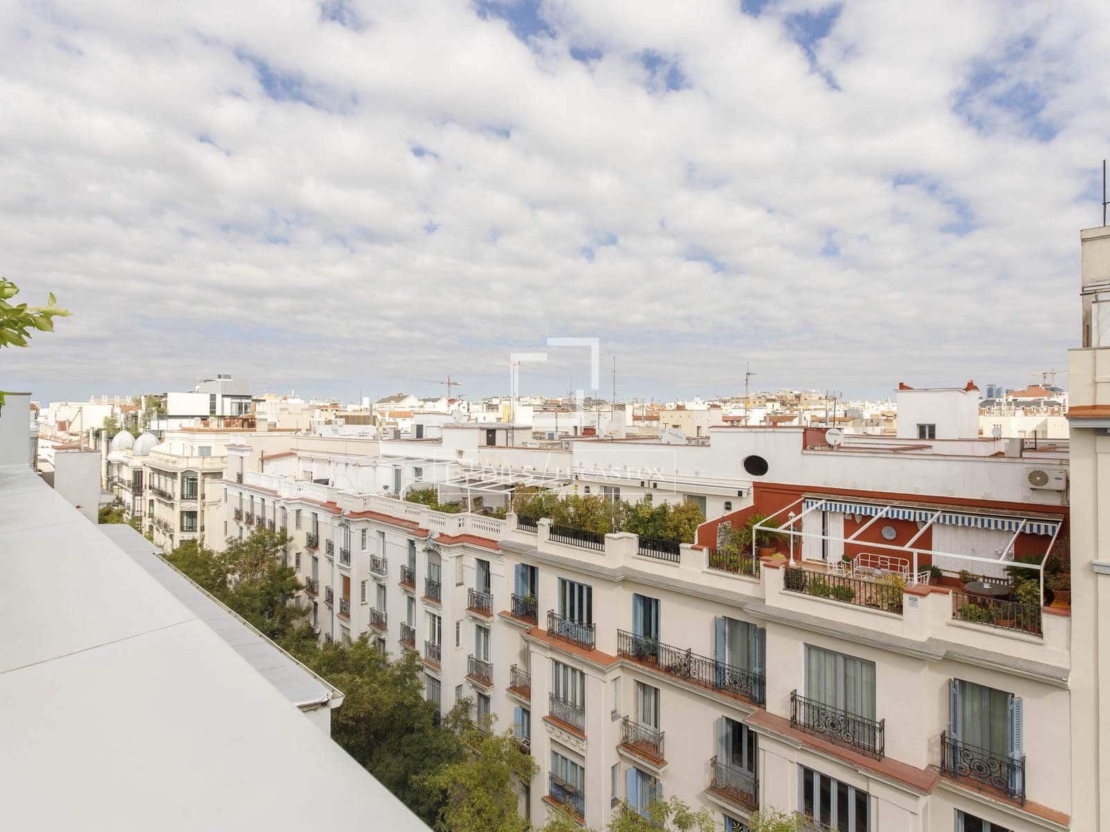 3 quarto Apartamento para arrendar em Madrid cidade com piscina - 8 500 € (Ref: 10086731)
