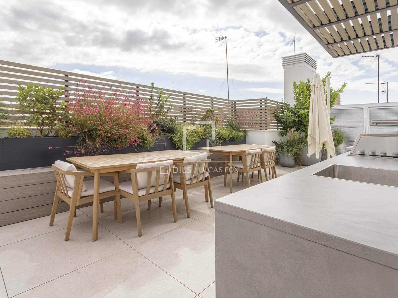 3 quarto Apartamento para arrendar em Madrid cidade com piscina - 8 500 € (Ref: 10086731)