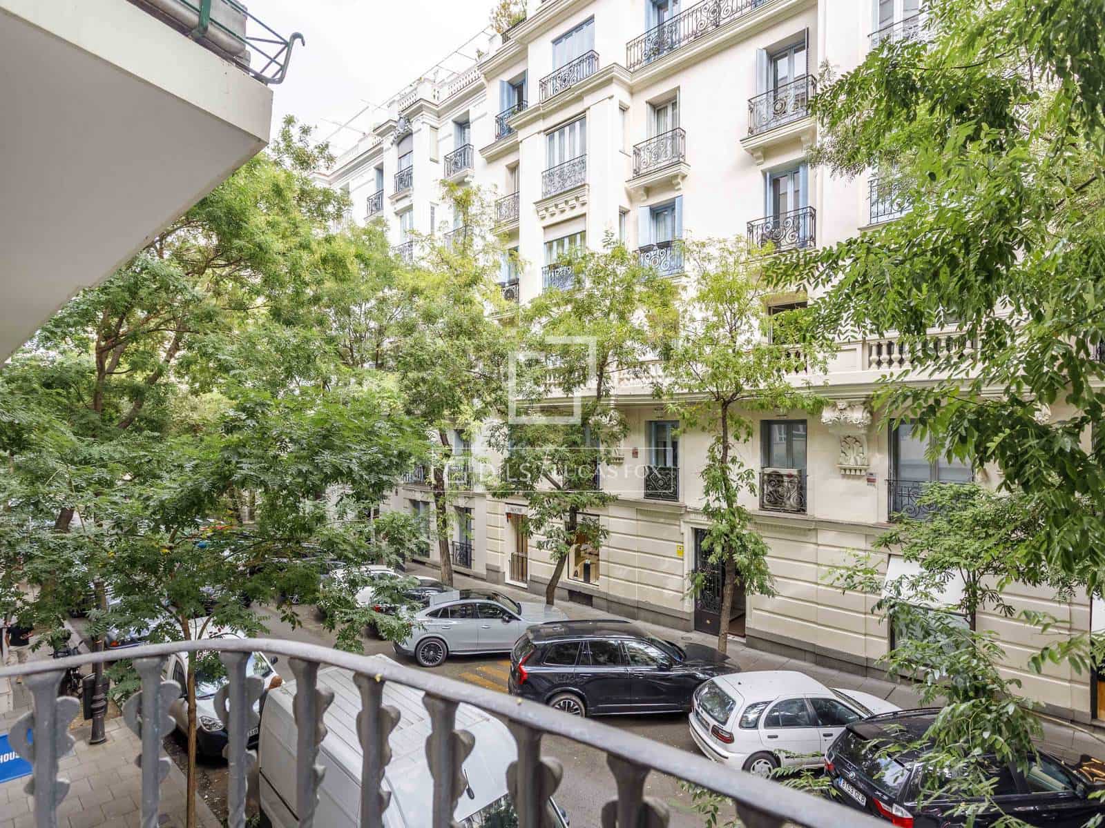 3 quarto Apartamento para arrendar em Madrid cidade com piscina - 8 500 € (Ref: 10086731)