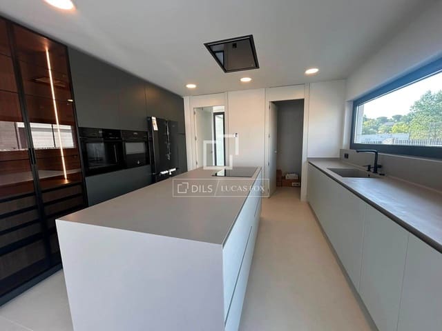 4 slaapkamer Finca/Landhuis te huur in Majadahonda met zwembad garage - € 6.000 (Ref: 10086735)