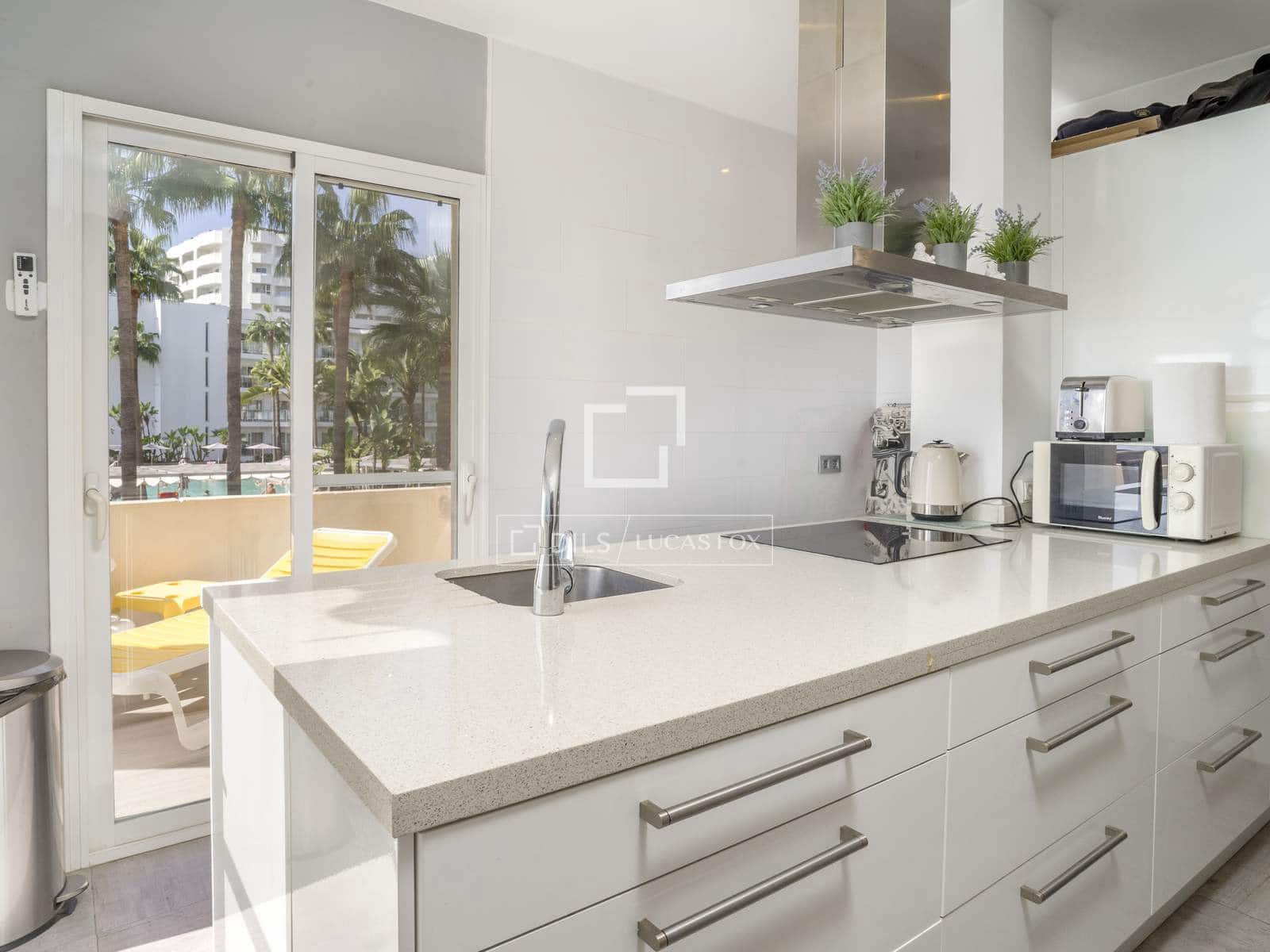 Apartamento de 2 habitaciones en Torremolinos en venta con piscina garaje - 695.000 € (Ref: 10088611)