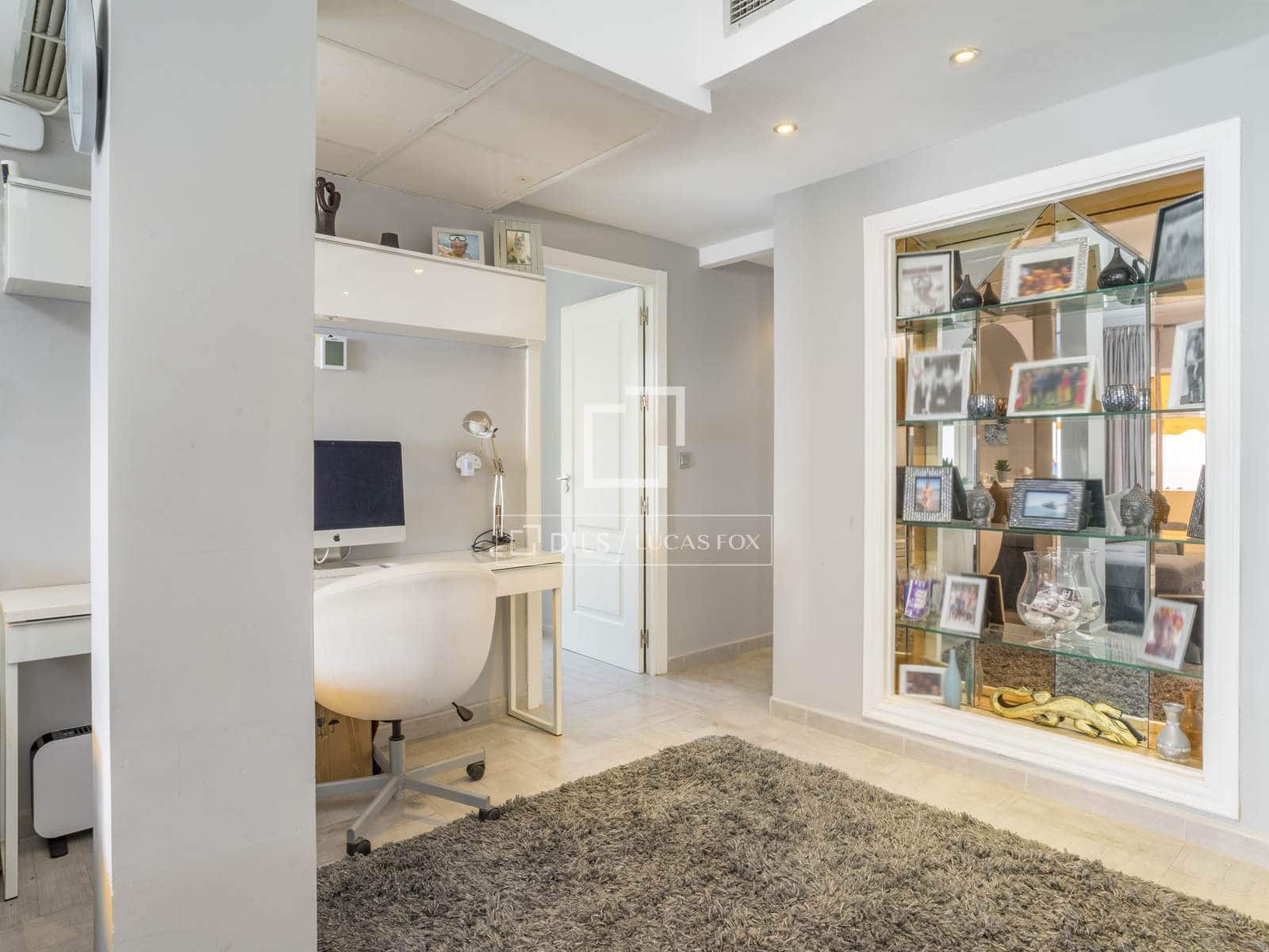 Apartamento de 2 habitaciones en Torremolinos en venta con piscina garaje - 695.000 € (Ref: 10088611)