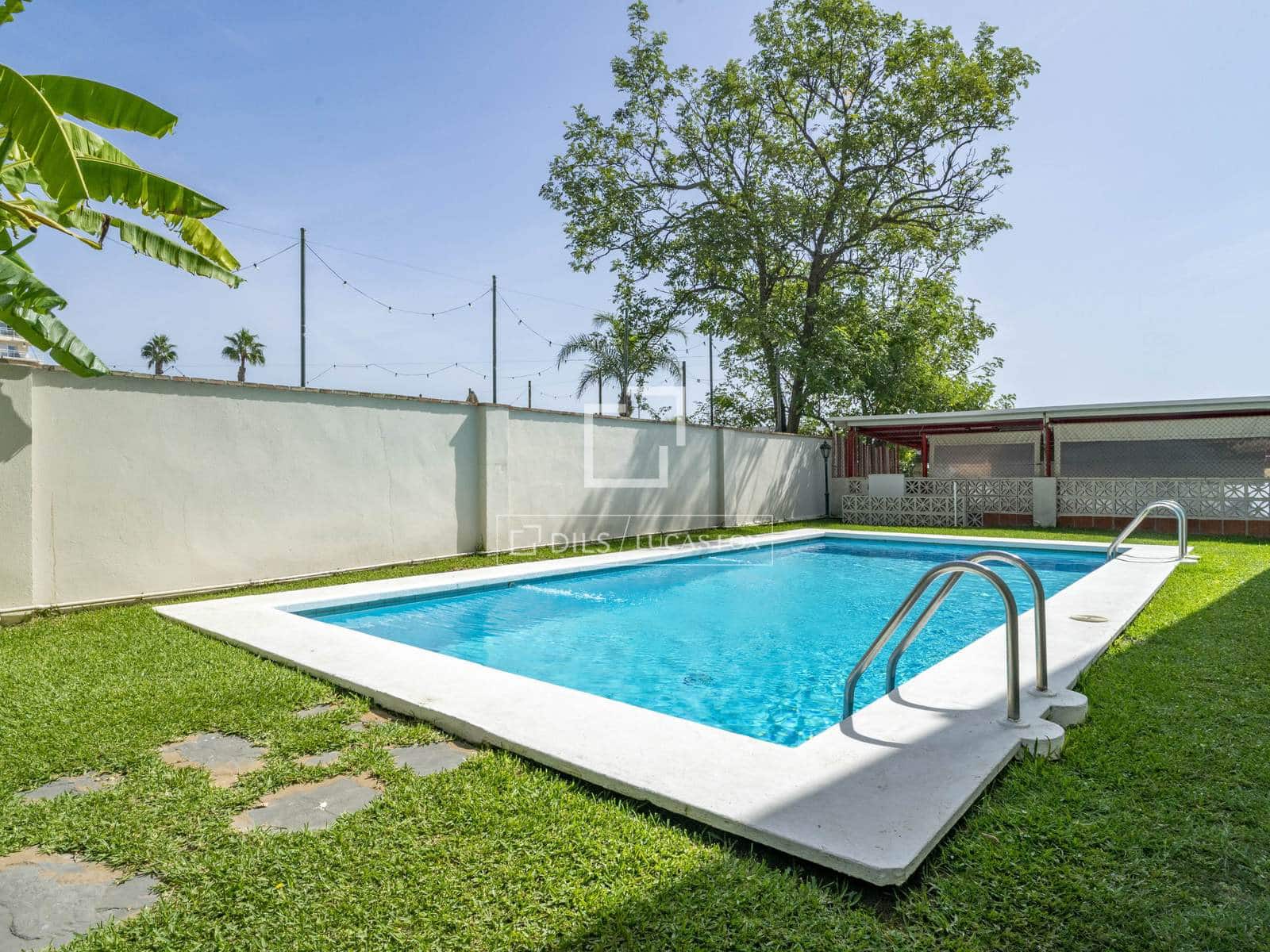 Apartamento de 2 habitaciones en Torremolinos en venta con piscina garaje - 695.000 € (Ref: 10088611)