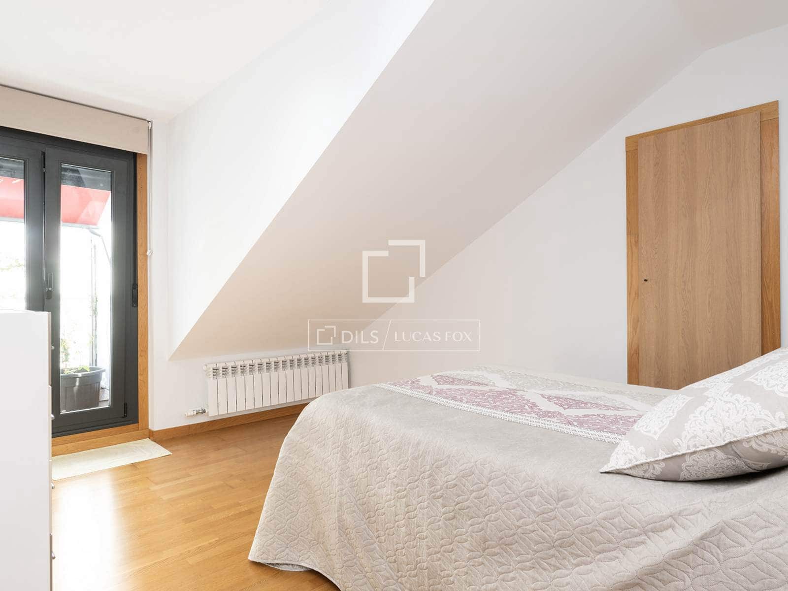 4 bedroom Penthouse for sale in Sanxenxo with garage - € 757,000 (Ref: 10088612)