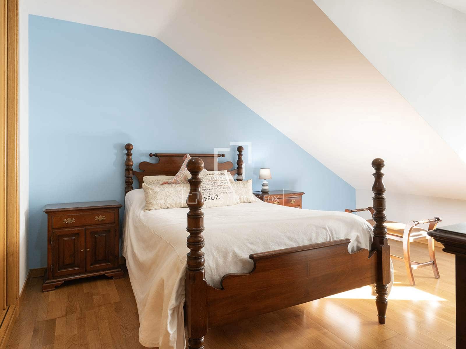 4 bedroom Penthouse for sale in Sanxenxo with garage - € 757,000 (Ref: 10088612)