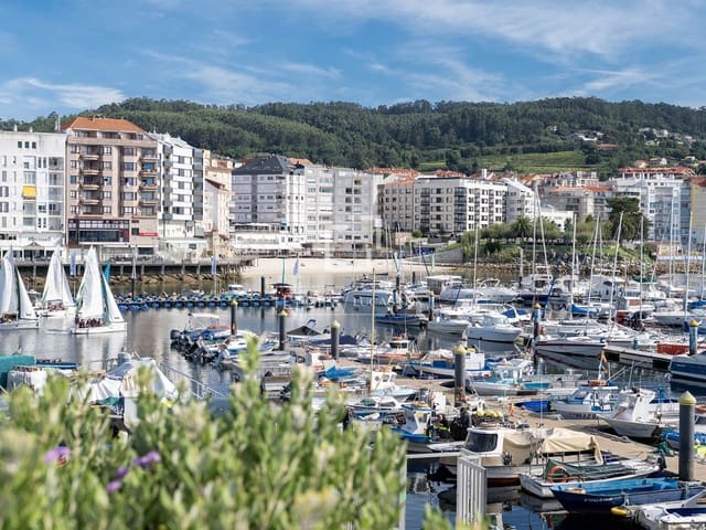4 bedroom Penthouse for sale in Sanxenxo with garage - € 757,000 (Ref: 10088612)