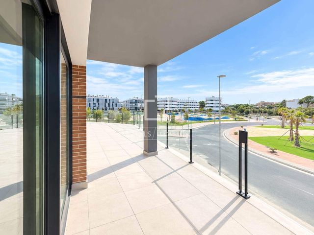 3 slaapkamer Appartement te koop in Alicante stad met zwembad garage - € 480.000 (Ref: 10089990)