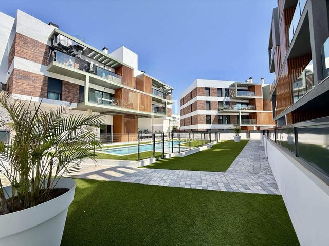 3 slaapkamer Appartement te koop in Alicante stad met zwembad garage - € 480.000 (Ref: 10089990)