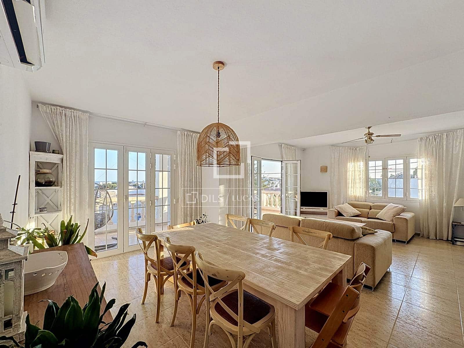 Chalet de 4 habitaciones en San Luis / Sant Lluís en venta con piscina garaje - 1.200.000 € (Ref: 10093699)