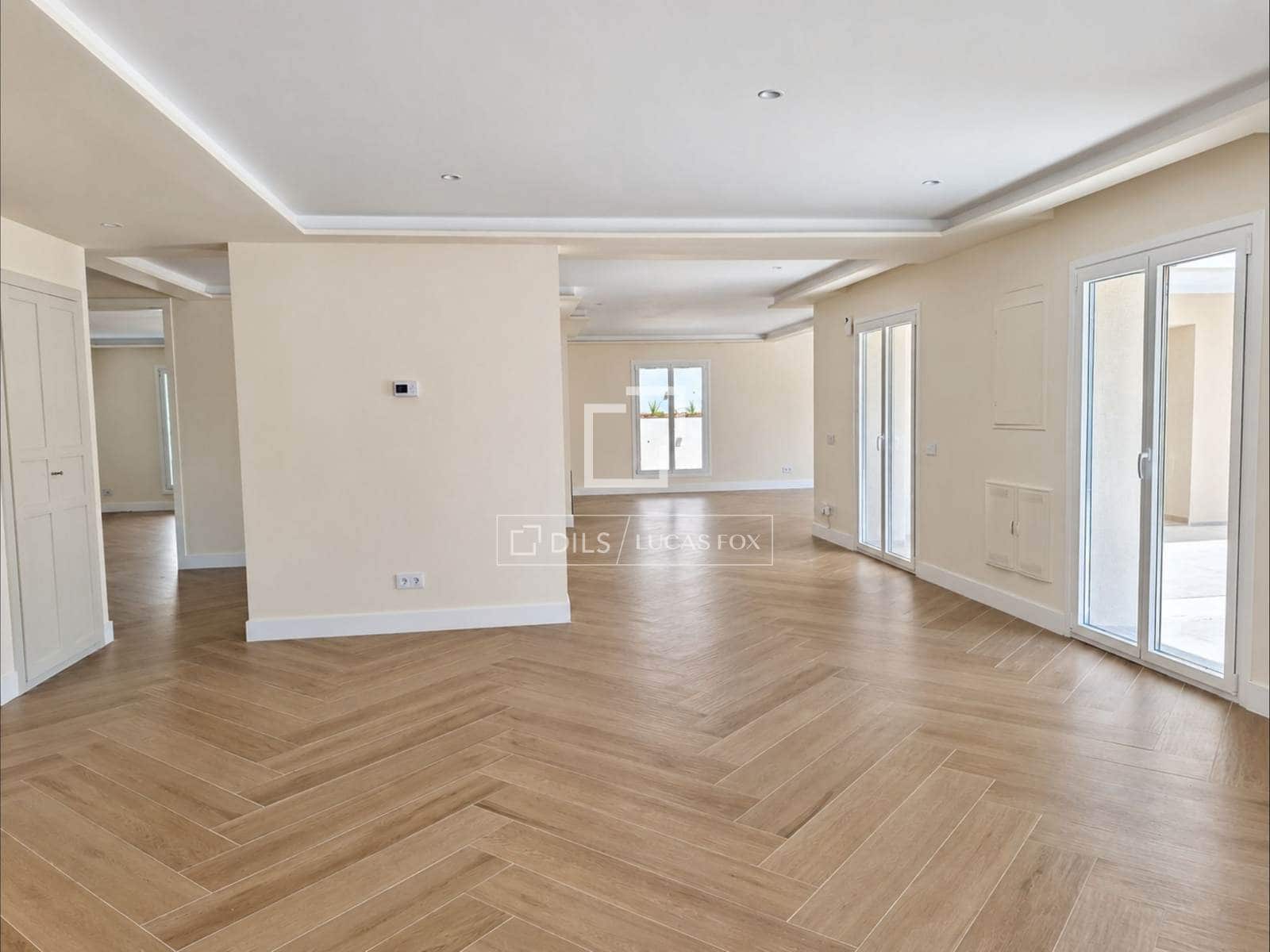 5 sypialnia Willa na sprzedaż w San Sebastian de los Reyes z basenem garażem - 2 260 000 € (Ref: 10094974)