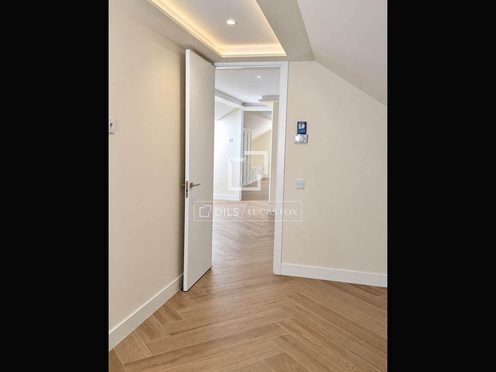 5 sypialnia Willa na sprzedaż w San Sebastian de los Reyes z basenem garażem - 2 260 000 € (Ref: 10094974)