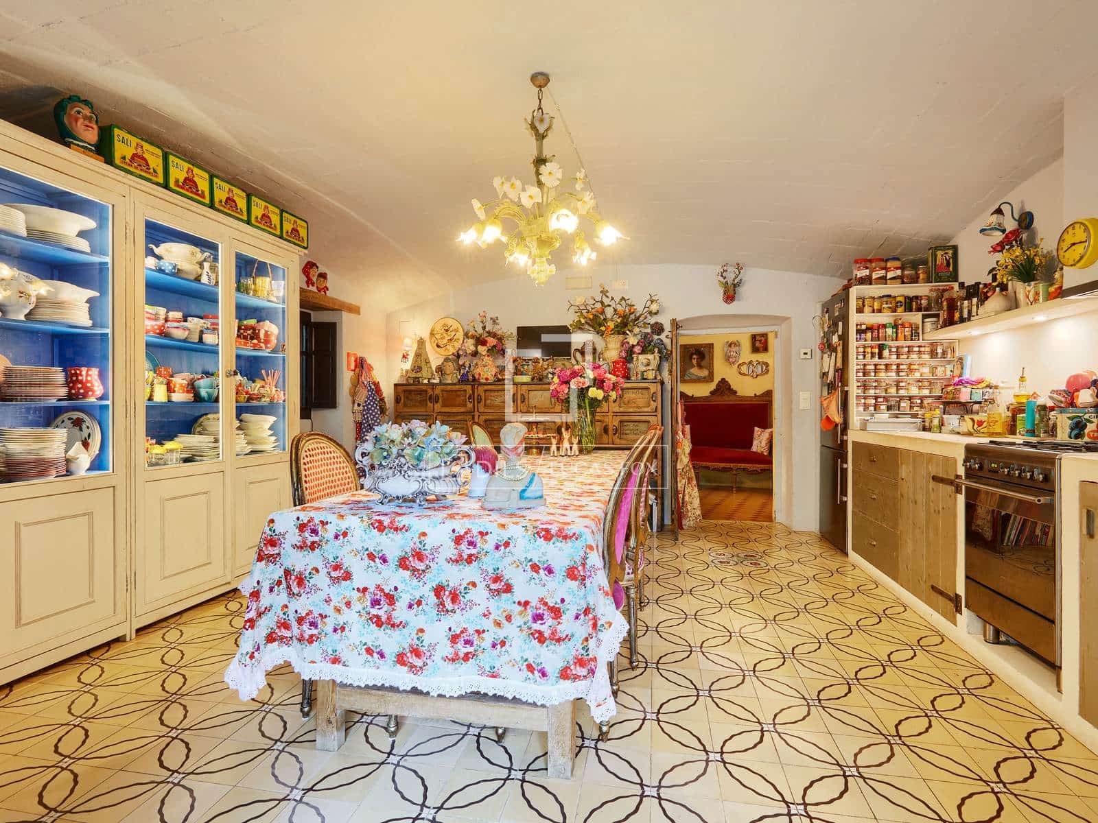 21 quarto Comercial para venda em Cornella del Terri com piscina garagem - 2 500 000 € (Ref: 10095455)