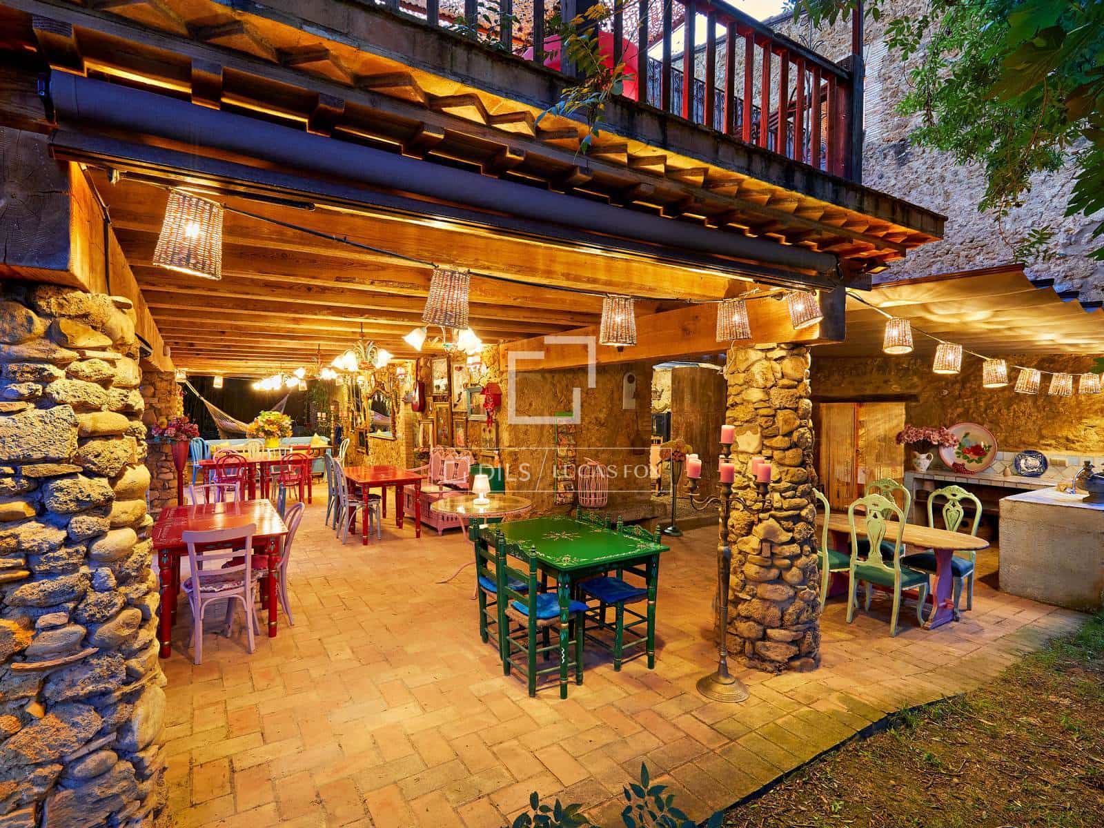 21 quarto Comercial para venda em Cornella del Terri com piscina garagem - 2 500 000 € (Ref: 10095455)