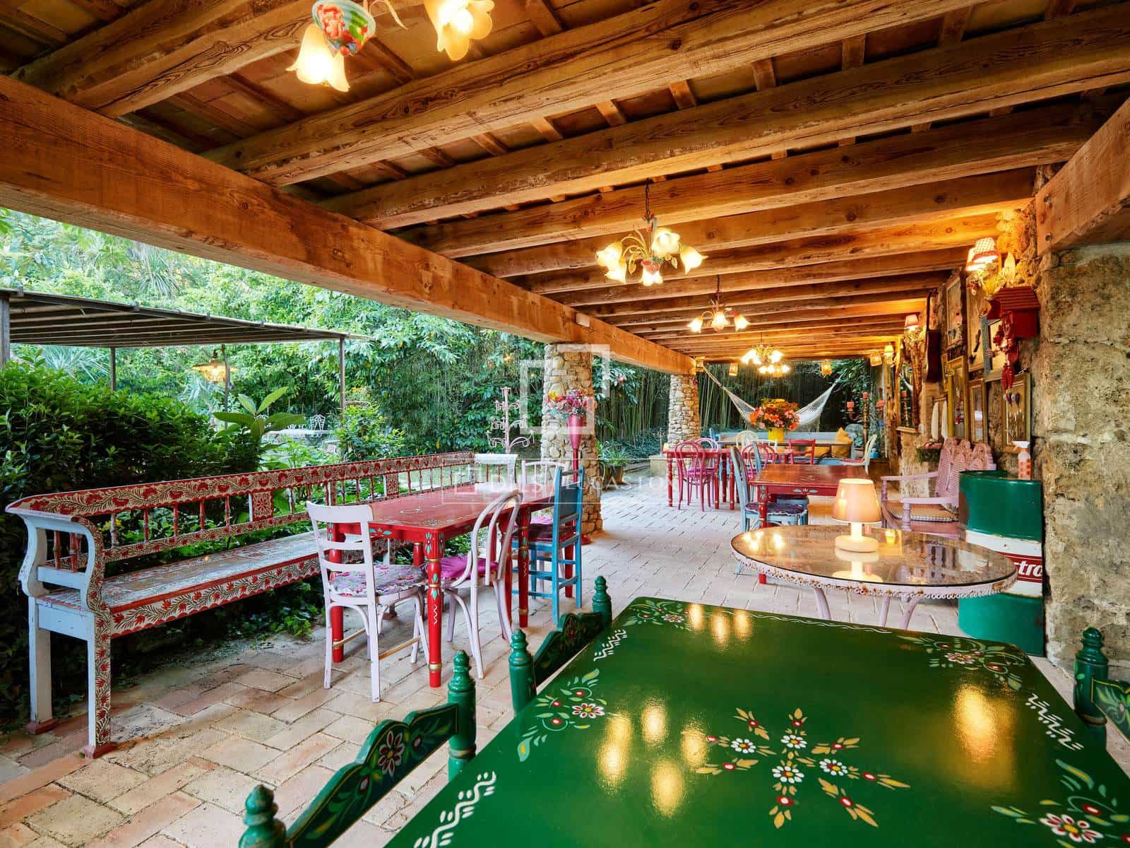 21 quarto Comercial para venda em Cornella del Terri com piscina garagem - 2 500 000 € (Ref: 10095455)