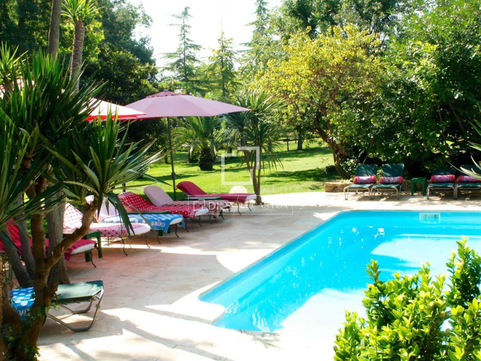 21 quarto Comercial para venda em Cornella del Terri com piscina garagem - 2 500 000 € (Ref: 10095455)