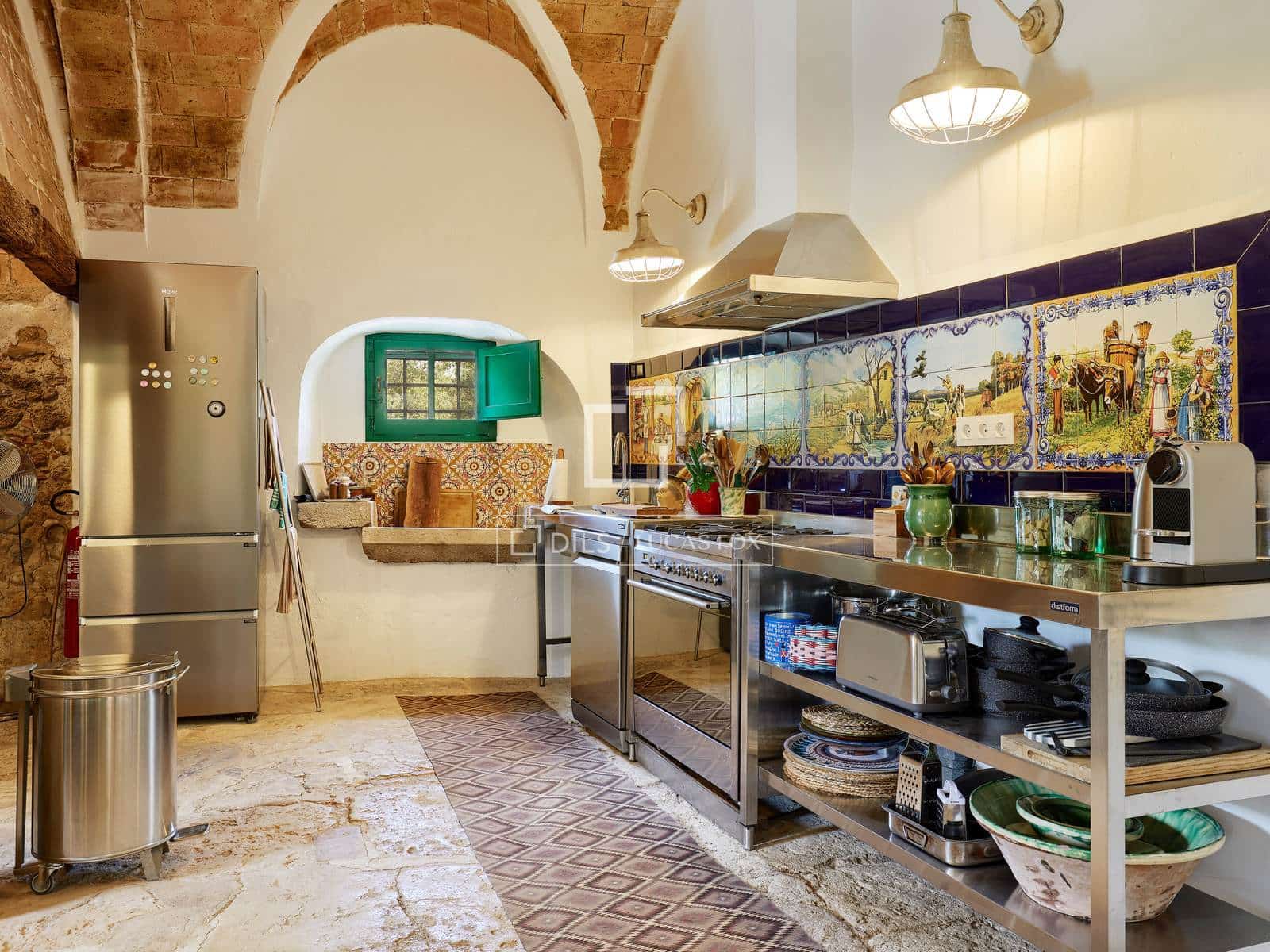 21 quarto Comercial para venda em Cornella del Terri com piscina garagem - 2 500 000 € (Ref: 10095455)