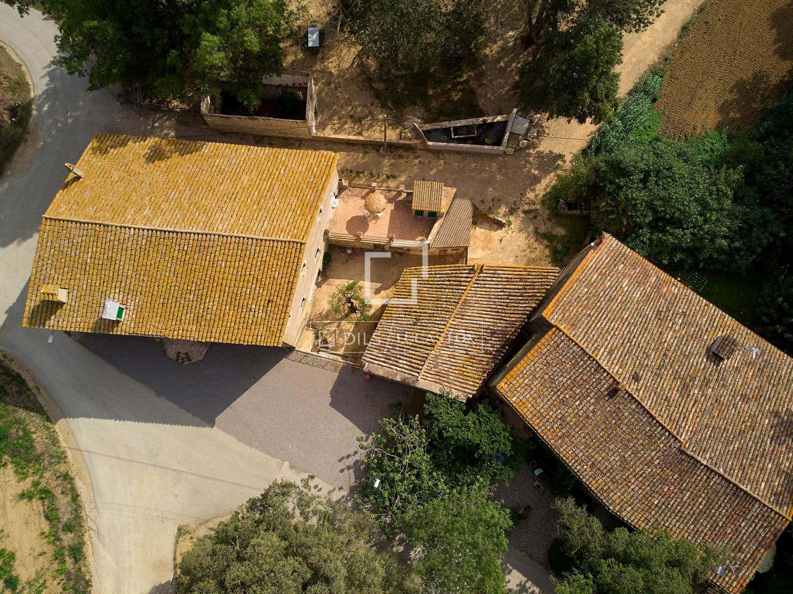 21 quarto Comercial para venda em Cornella del Terri com piscina garagem - 2 500 000 € (Ref: 10095455)
