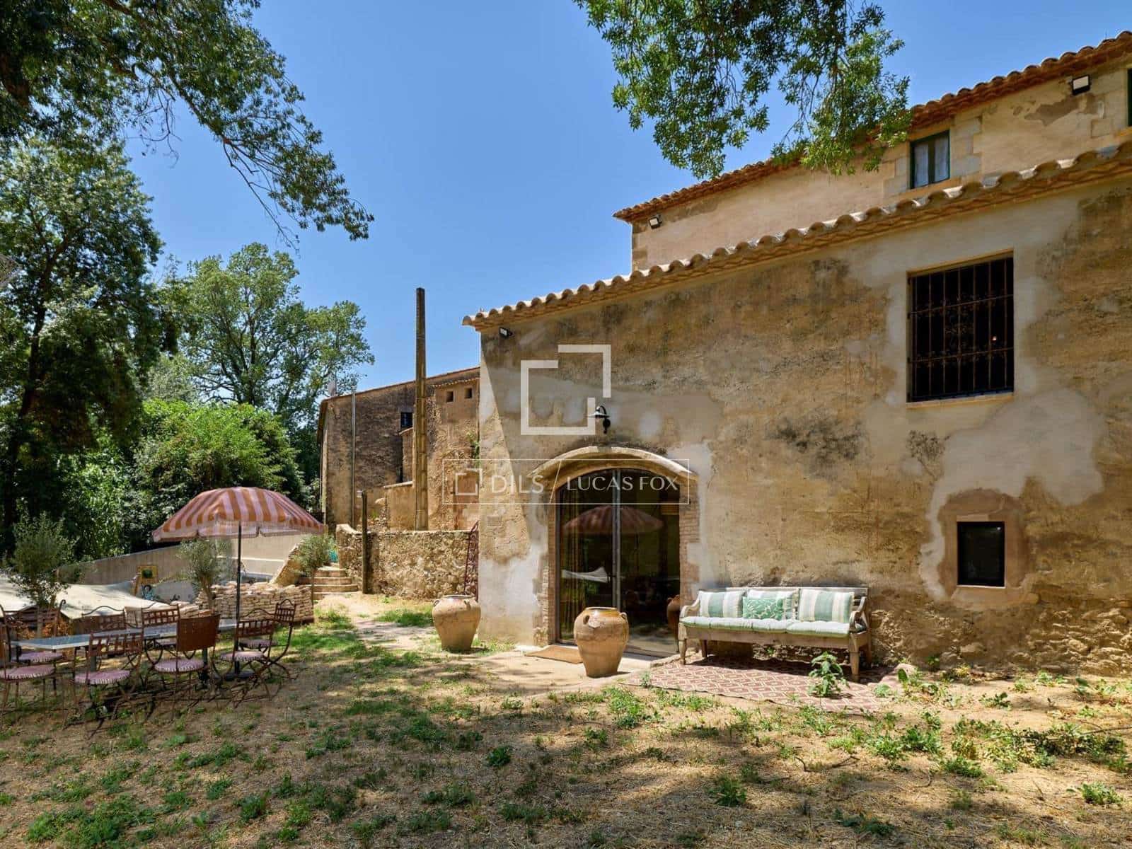 21 quarto Comercial para venda em Cornella del Terri com piscina garagem - 2 500 000 € (Ref: 10095455)