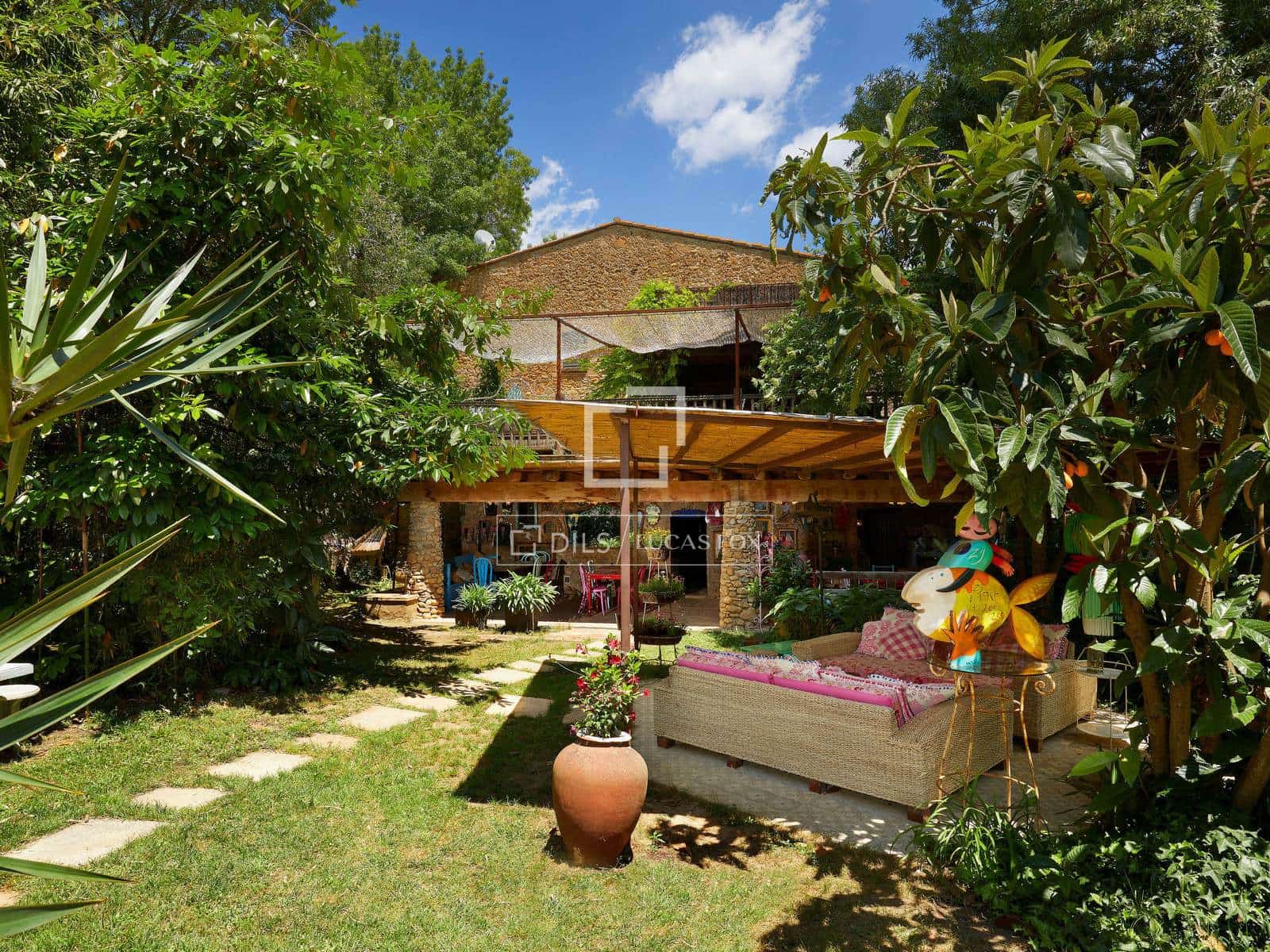 21 quarto Comercial para venda em Cornella del Terri com piscina garagem - 2 500 000 € (Ref: 10095455)